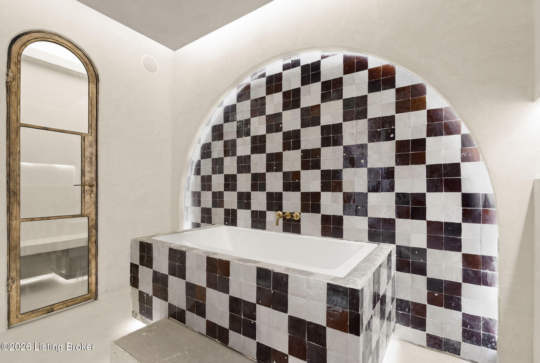 Shelbyville, Kentucky, 40065, United States, 5 Bedrooms Bedrooms, ,5 BathroomsBathrooms,Residential,Active,2007617