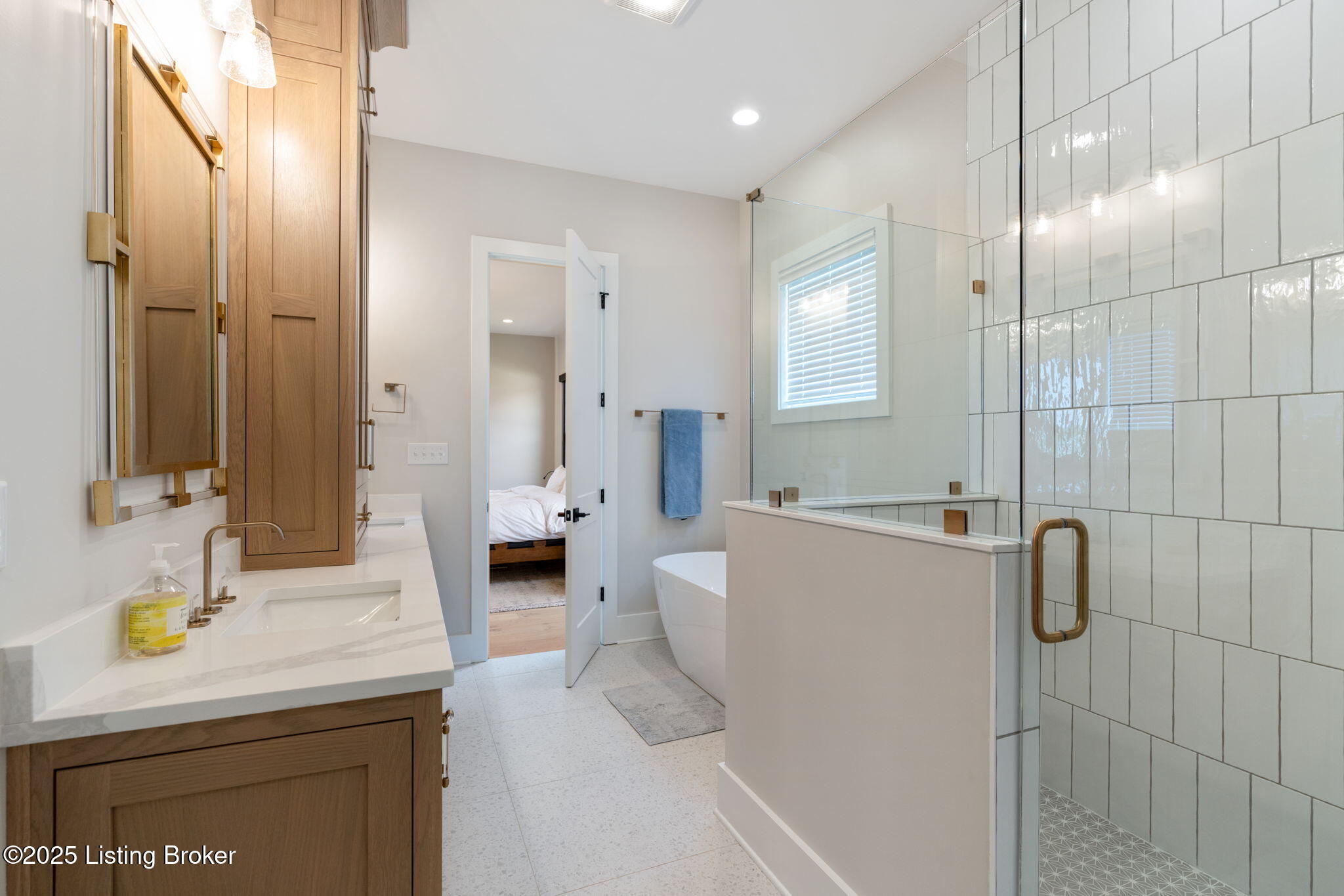 Crestwood, Kentucky, 40014, United States, 5 Bedrooms Bedrooms, ,5 BathroomsBathrooms,Residential,Active,1880027