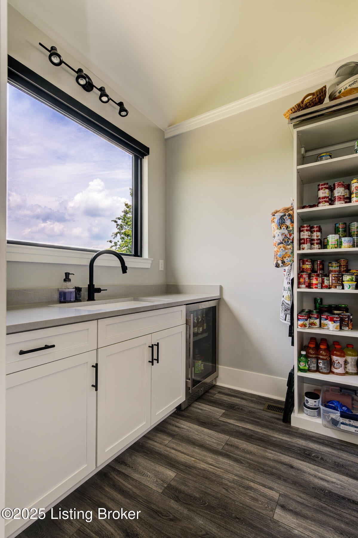 Taylorsville, Kentucky, 40071, United States, ,5 BathroomsBathrooms,Residential,Active,1900170