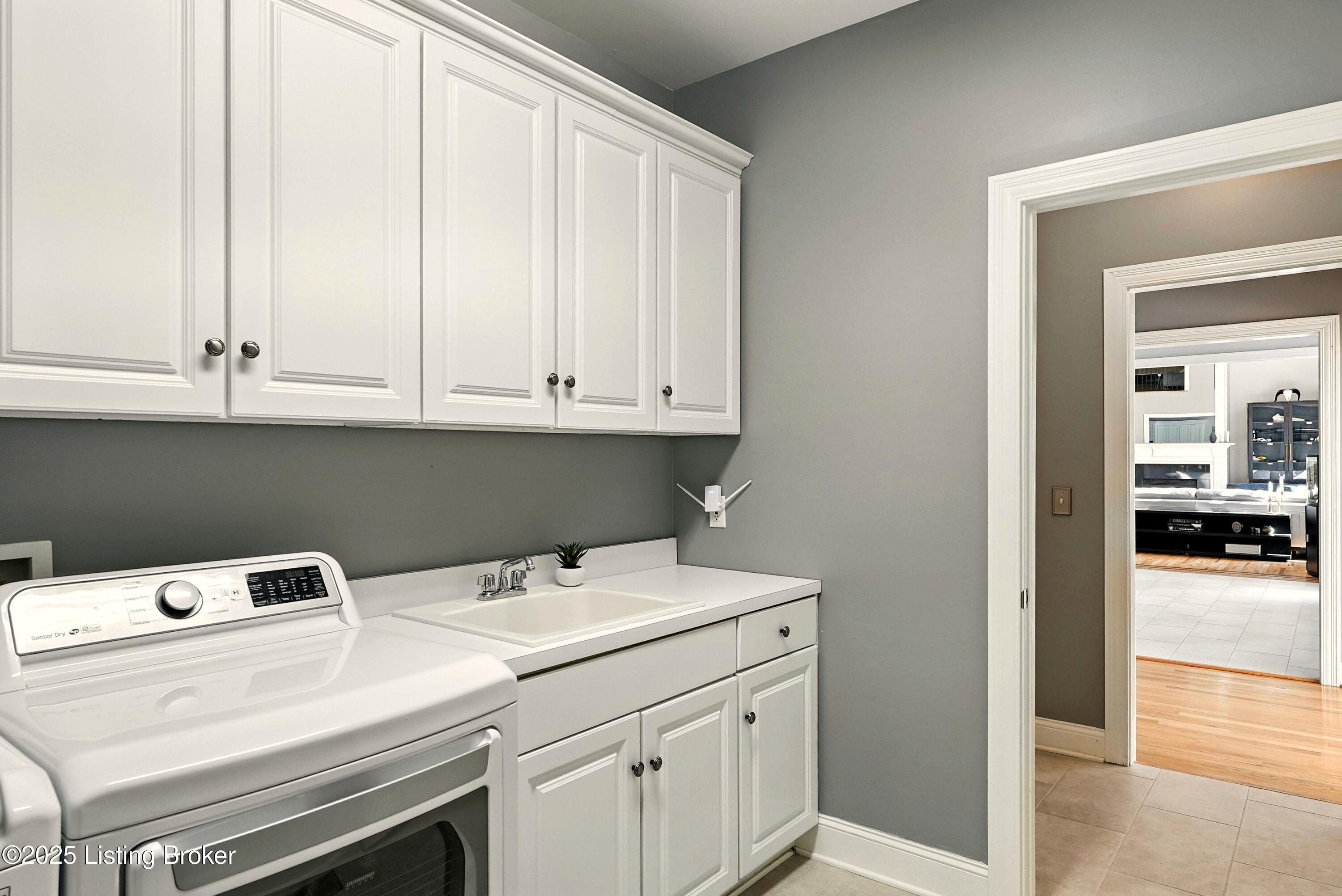 Louisville, Kentucky, 40223, United States, 5 Bedrooms Bedrooms, ,5 BathroomsBathrooms,Residential,Active,1968407