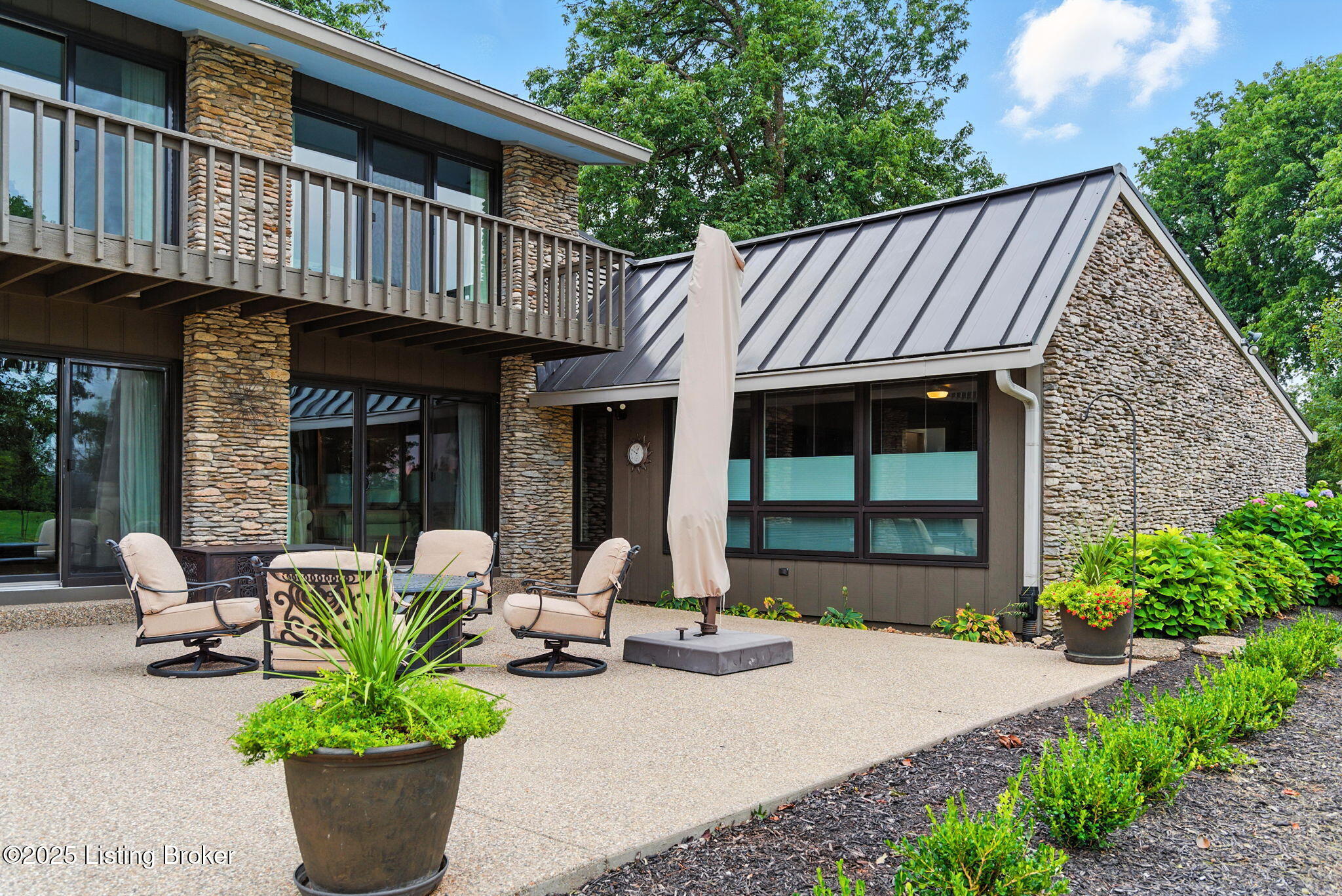 Louisville, Kentucky, 40222, United States, 5 Bedrooms Bedrooms, ,5 BathroomsBathrooms,Residential,Active,1929431