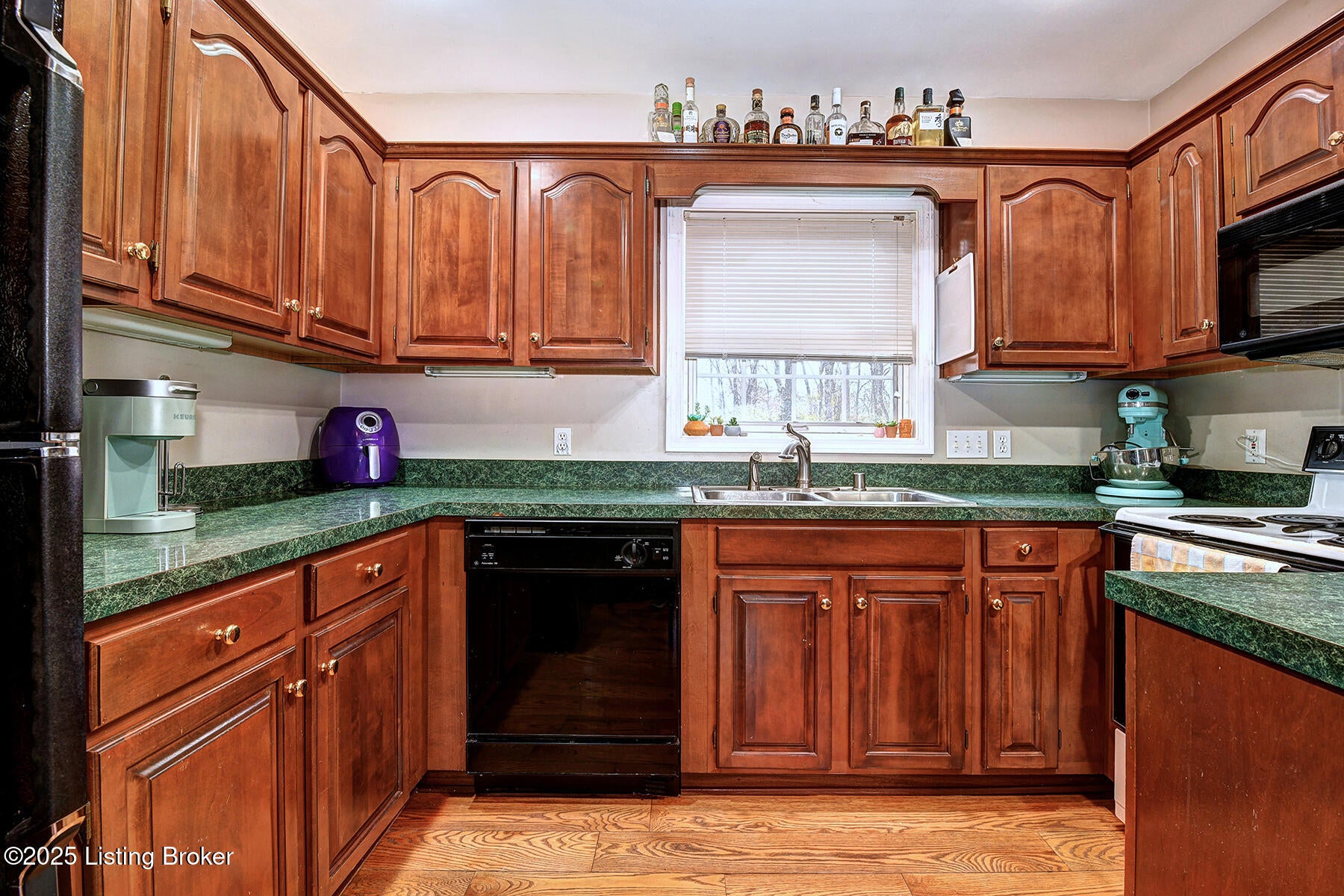 Louisville, Kentucky, 40220, United States, 5 Bedrooms Bedrooms, ,7 BathroomsBathrooms,Residential,Active,1953976