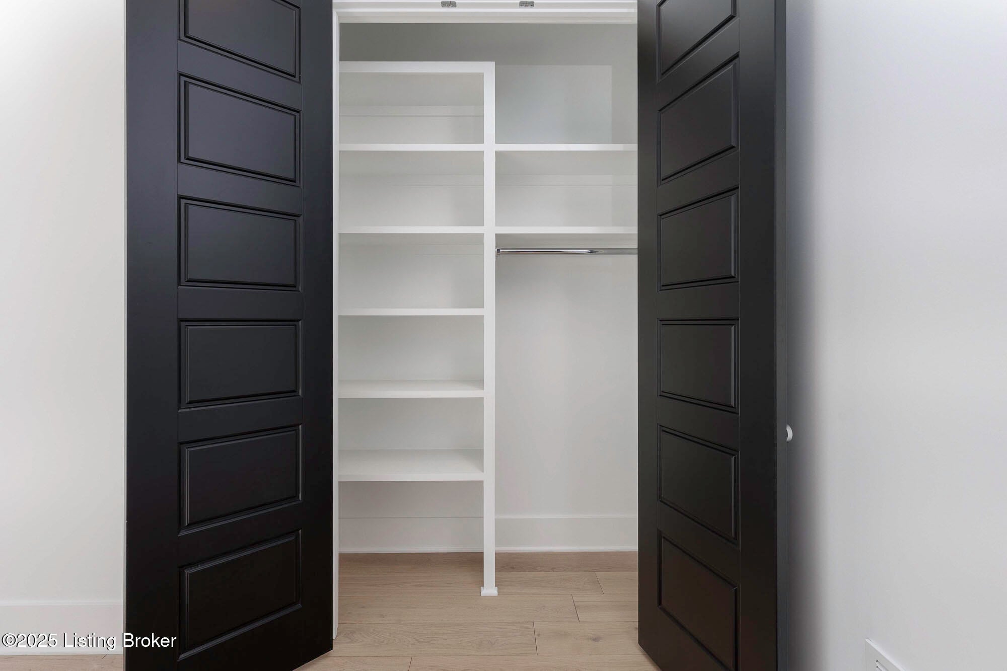 Prospect, Kentucky, 40059, United States, 5 Bedrooms Bedrooms, ,7 BathroomsBathrooms,Residential,Active,1894198