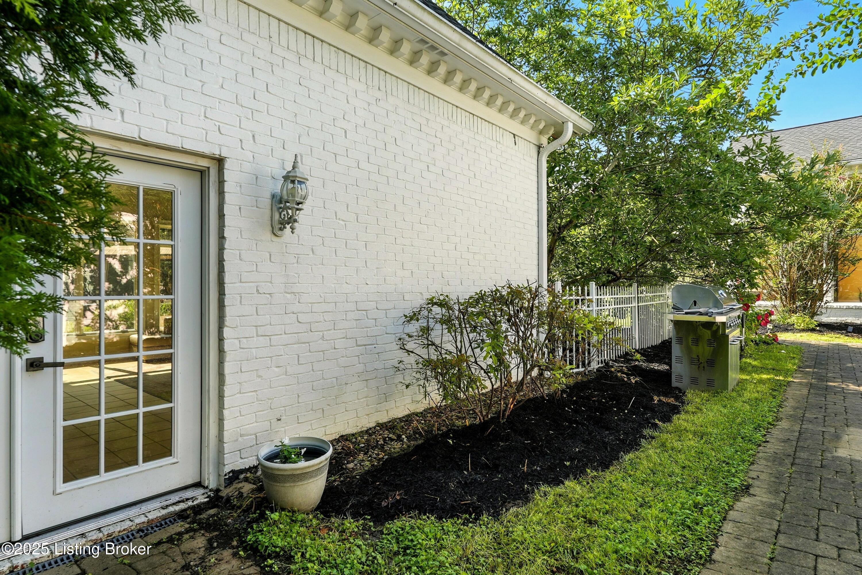 Louisville, Kentucky, 40223, United States, 5 Bedrooms Bedrooms, ,5 BathroomsBathrooms,Residential,Active,1968407