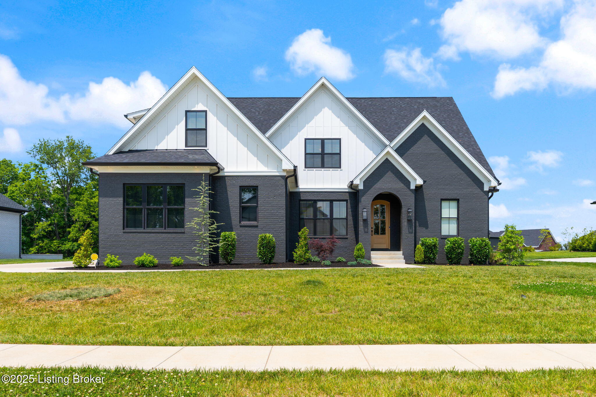 Crestwood, Kentucky, 40014, United States, 5 Bedrooms Bedrooms, ,5 BathroomsBathrooms,Residential,Active,1880027