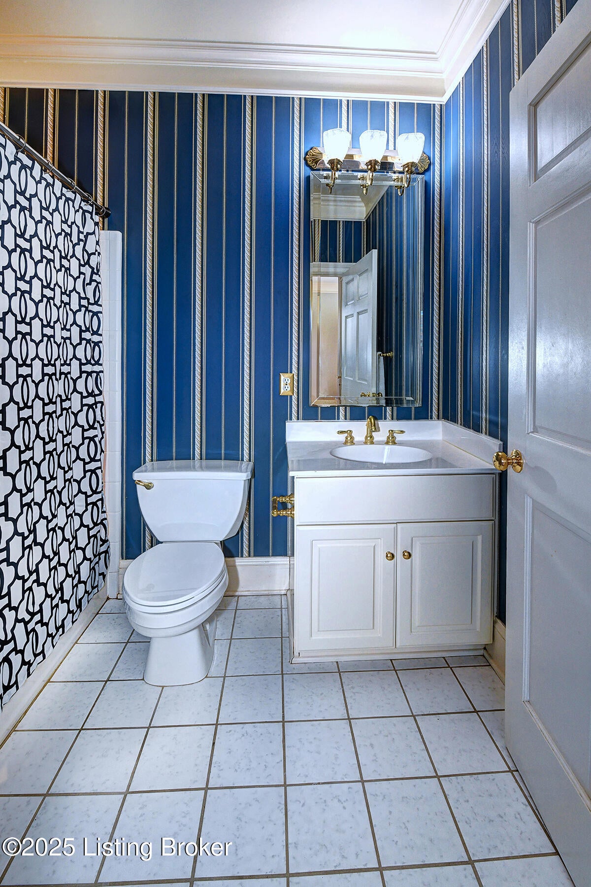 Louisville, Kentucky, 40220, United States, 5 Bedrooms Bedrooms, ,7 BathroomsBathrooms,Residential,Active,1953976