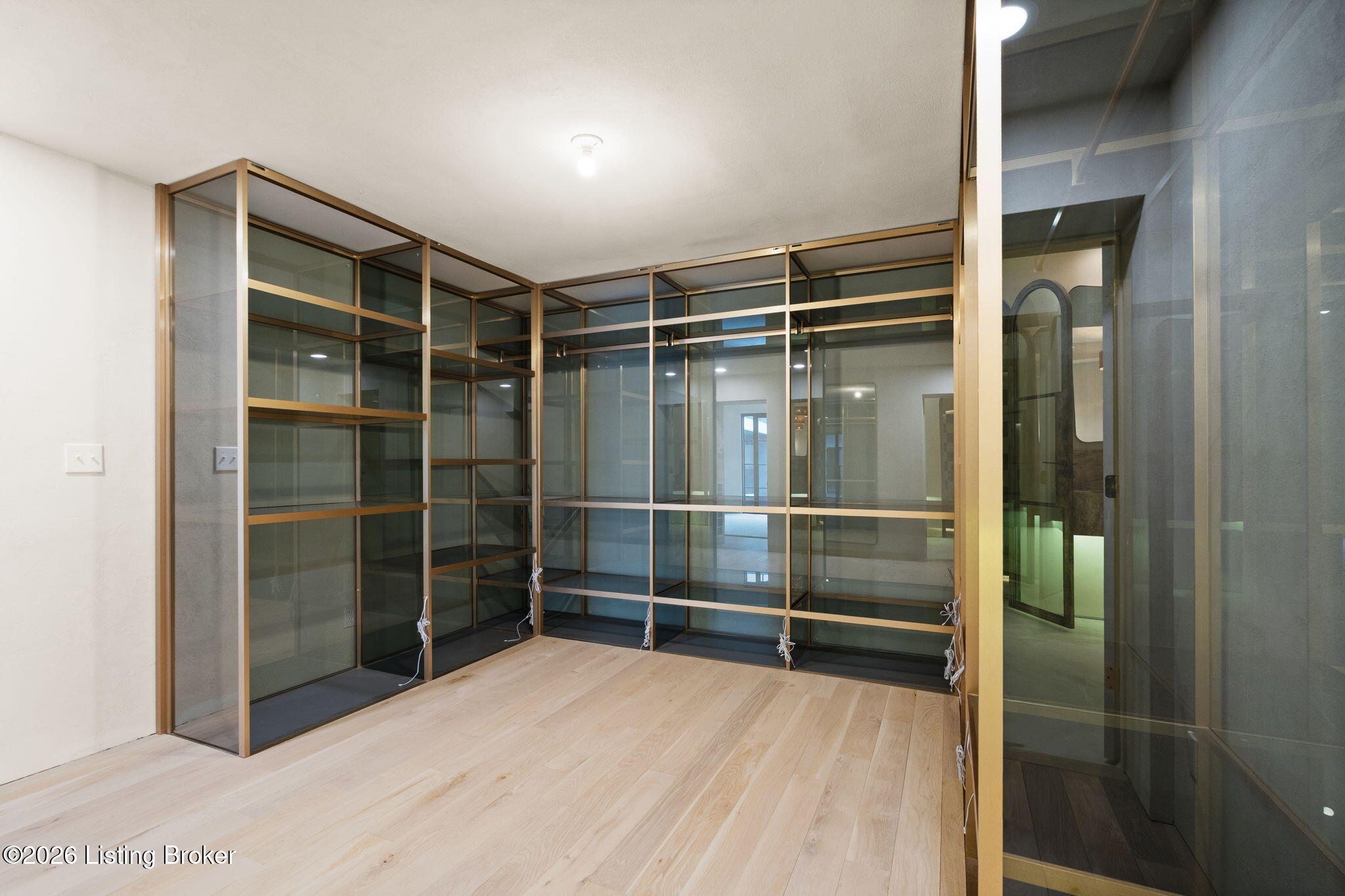 Shelbyville, Kentucky, 40065, United States, 5 Bedrooms Bedrooms, ,5 BathroomsBathrooms,Residential,Active,2007617