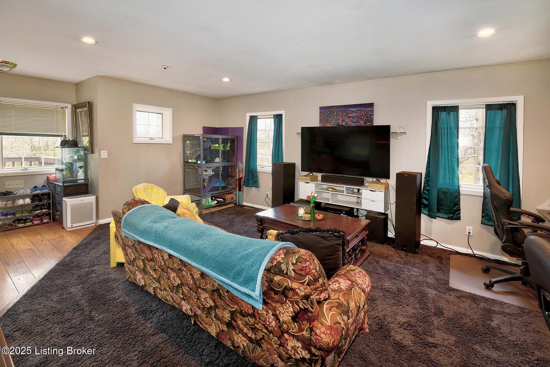 Louisville, Kentucky, 40220, United States, 5 Bedrooms Bedrooms, ,7 BathroomsBathrooms,Residential,Active,1953976