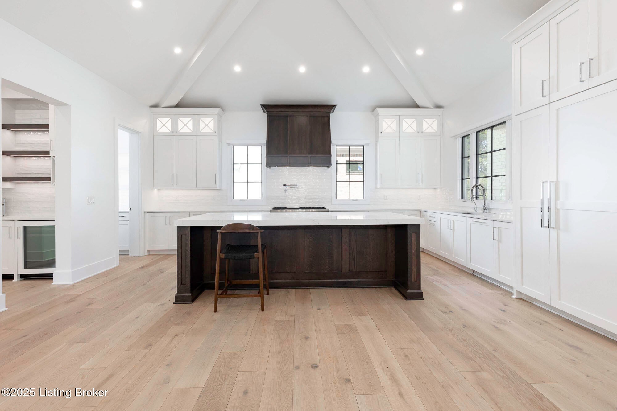 Prospect, Kentucky, 40059, United States, 5 Bedrooms Bedrooms, ,7 BathroomsBathrooms,Residential,Active,1894198