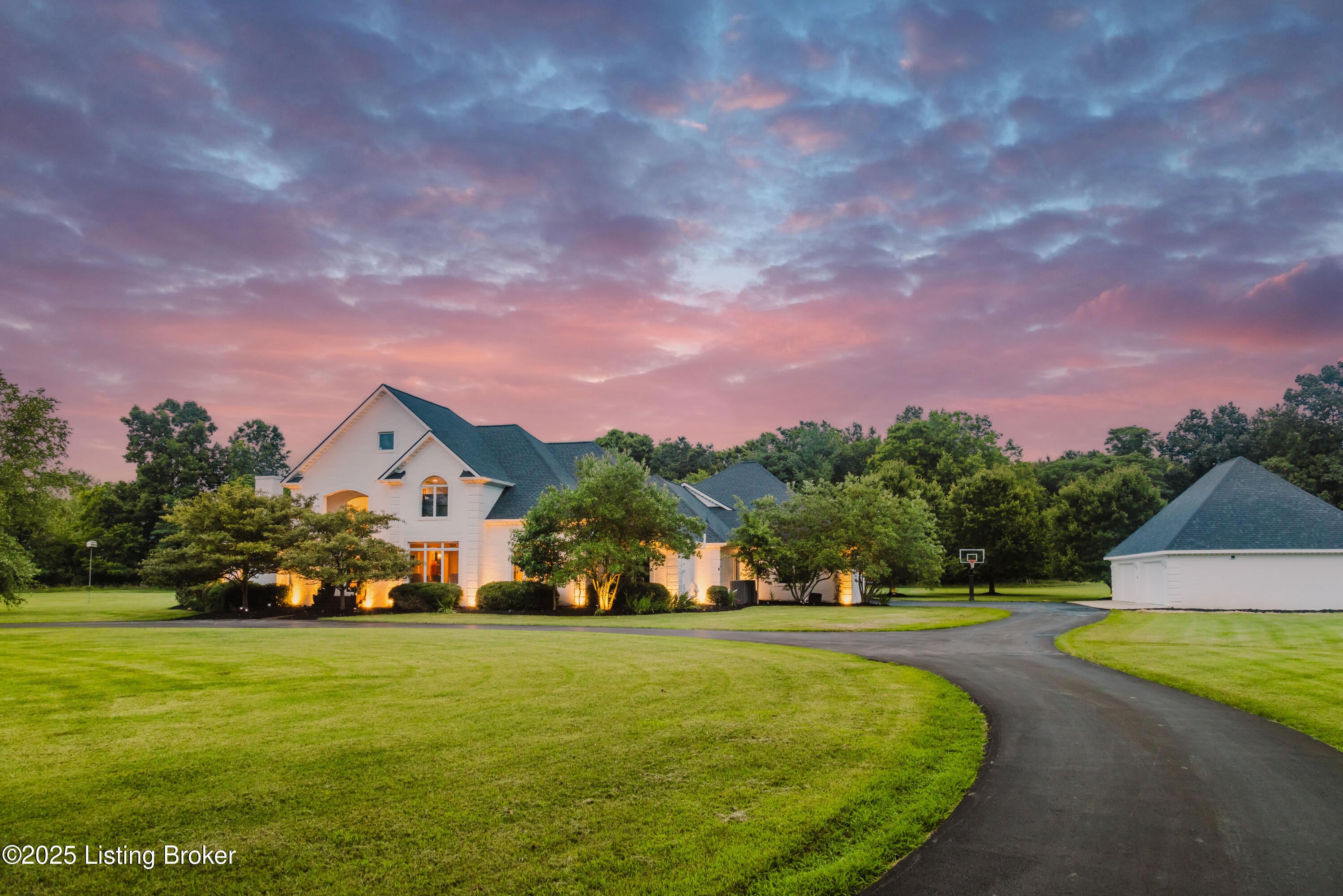 Louisville, Kentucky, 40223, United States, 5 Bedrooms Bedrooms, ,5 BathroomsBathrooms,Residential,Active,1968407