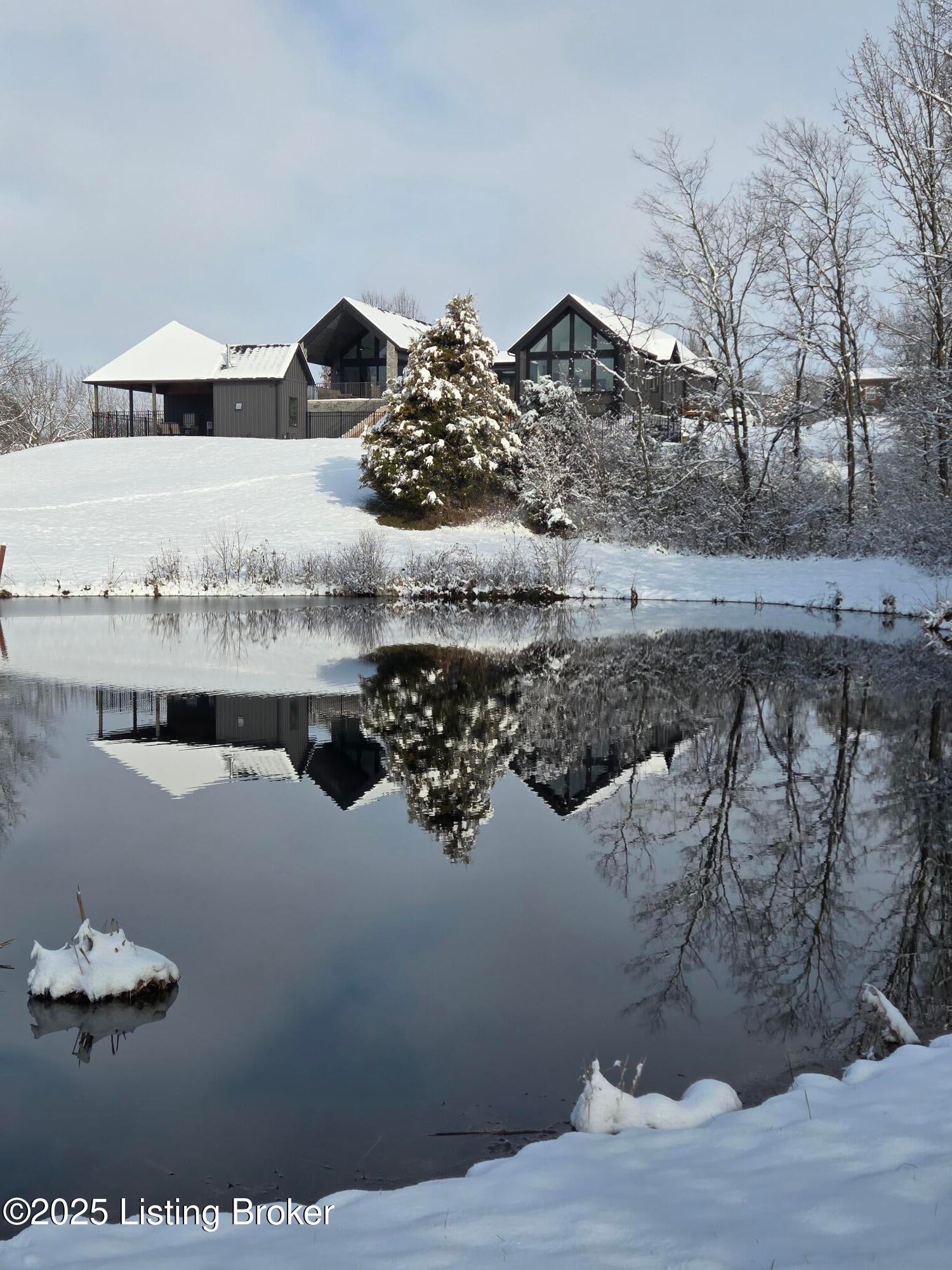 Taylorsville, Kentucky, 40071, United States, ,5 BathroomsBathrooms,Residential,Active,1900170