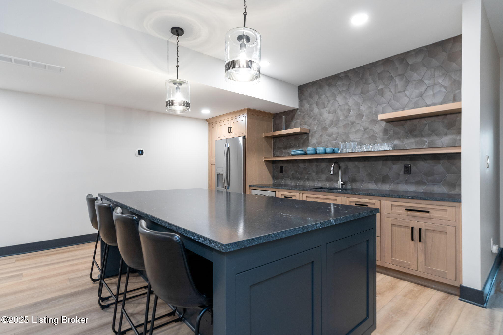 Crestwood, Kentucky, 40014, United States, 5 Bedrooms Bedrooms, ,5 BathroomsBathrooms,Residential,Active,1880027