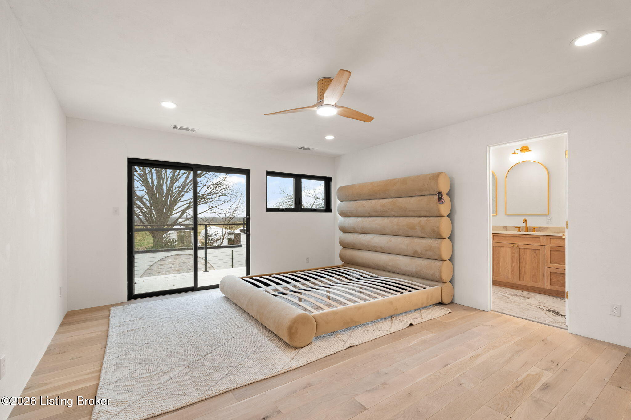 Shelbyville, Kentucky, 40065, United States, 5 Bedrooms Bedrooms, ,5 BathroomsBathrooms,Residential,Active,2007617