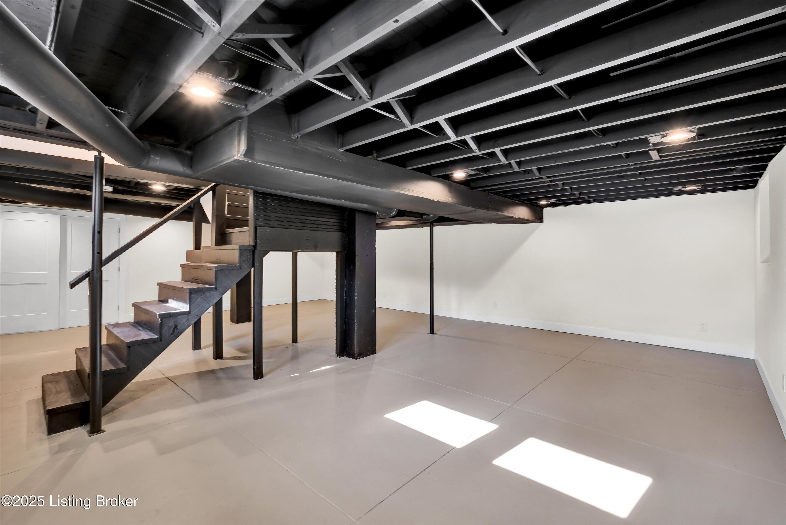 Louisville, Kentucky, 40205, United States, 4 Bedrooms Bedrooms, ,5 BathroomsBathrooms,Residential,Active,1996579