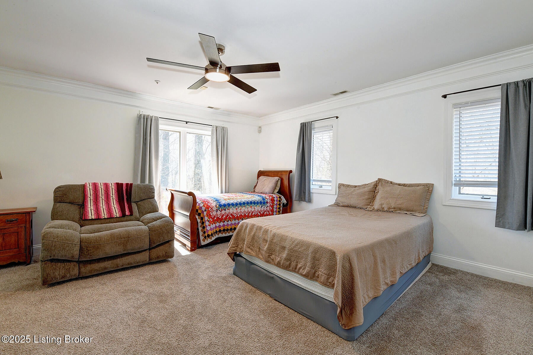 Louisville, Kentucky, 40220, United States, 5 Bedrooms Bedrooms, ,7 BathroomsBathrooms,Residential,Active,1953976