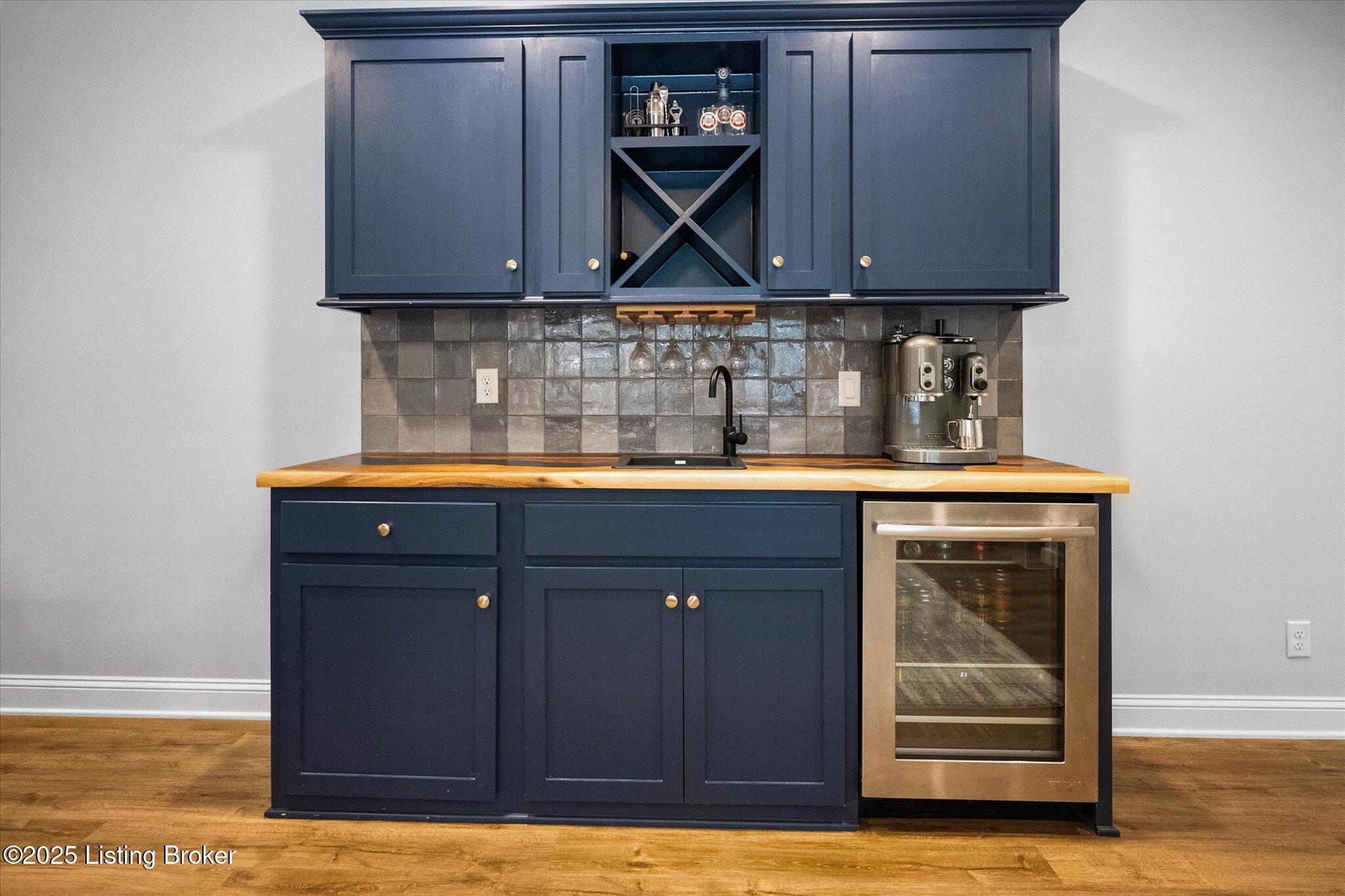 Crestwood, Kentucky, 40014, United States, 6 Bedrooms Bedrooms, ,5 BathroomsBathrooms,Residential,Active,1926918