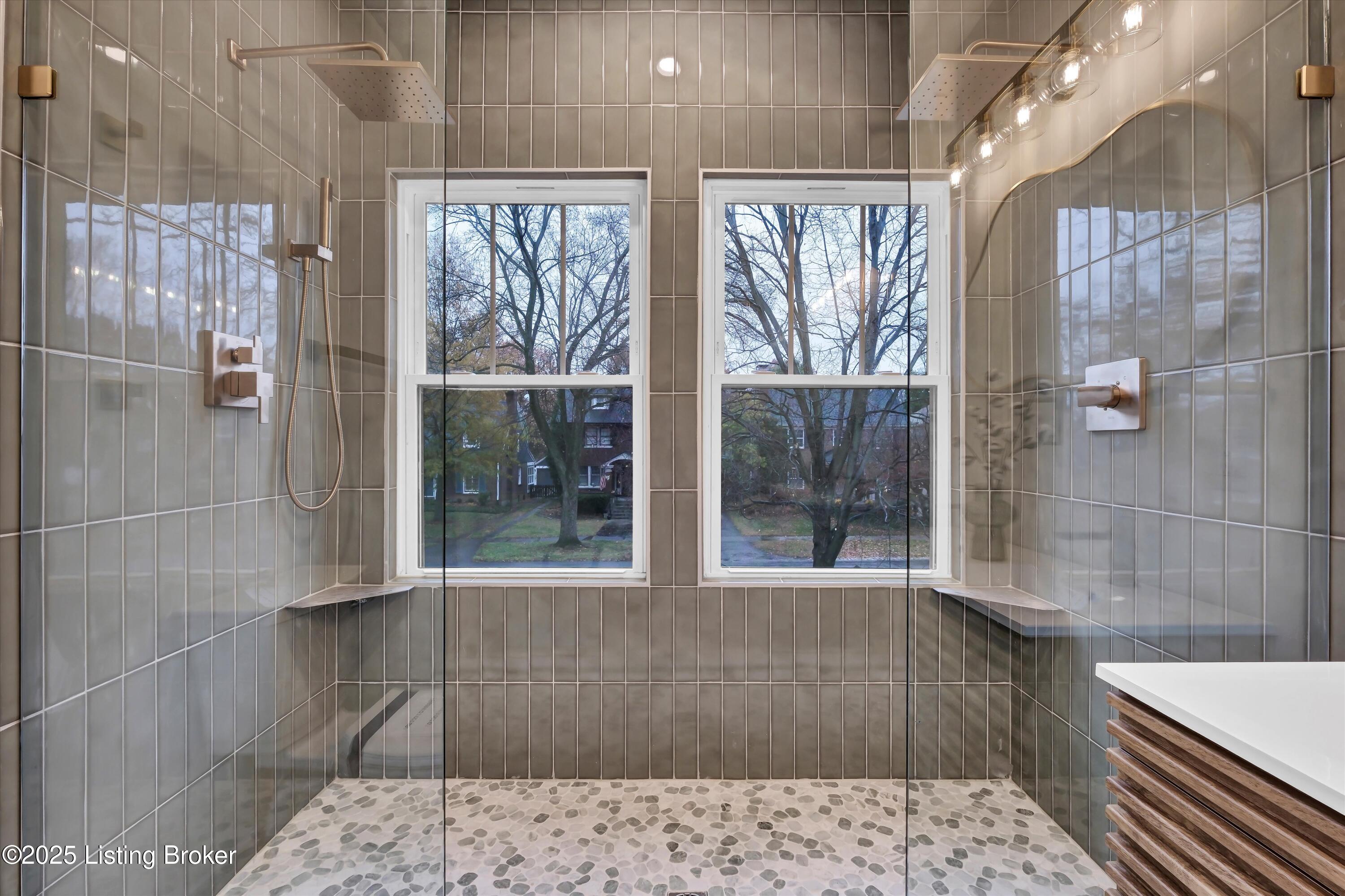 Louisville, Kentucky, 40205, United States, 4 Bedrooms Bedrooms, ,5 BathroomsBathrooms,Residential,Active,1996579