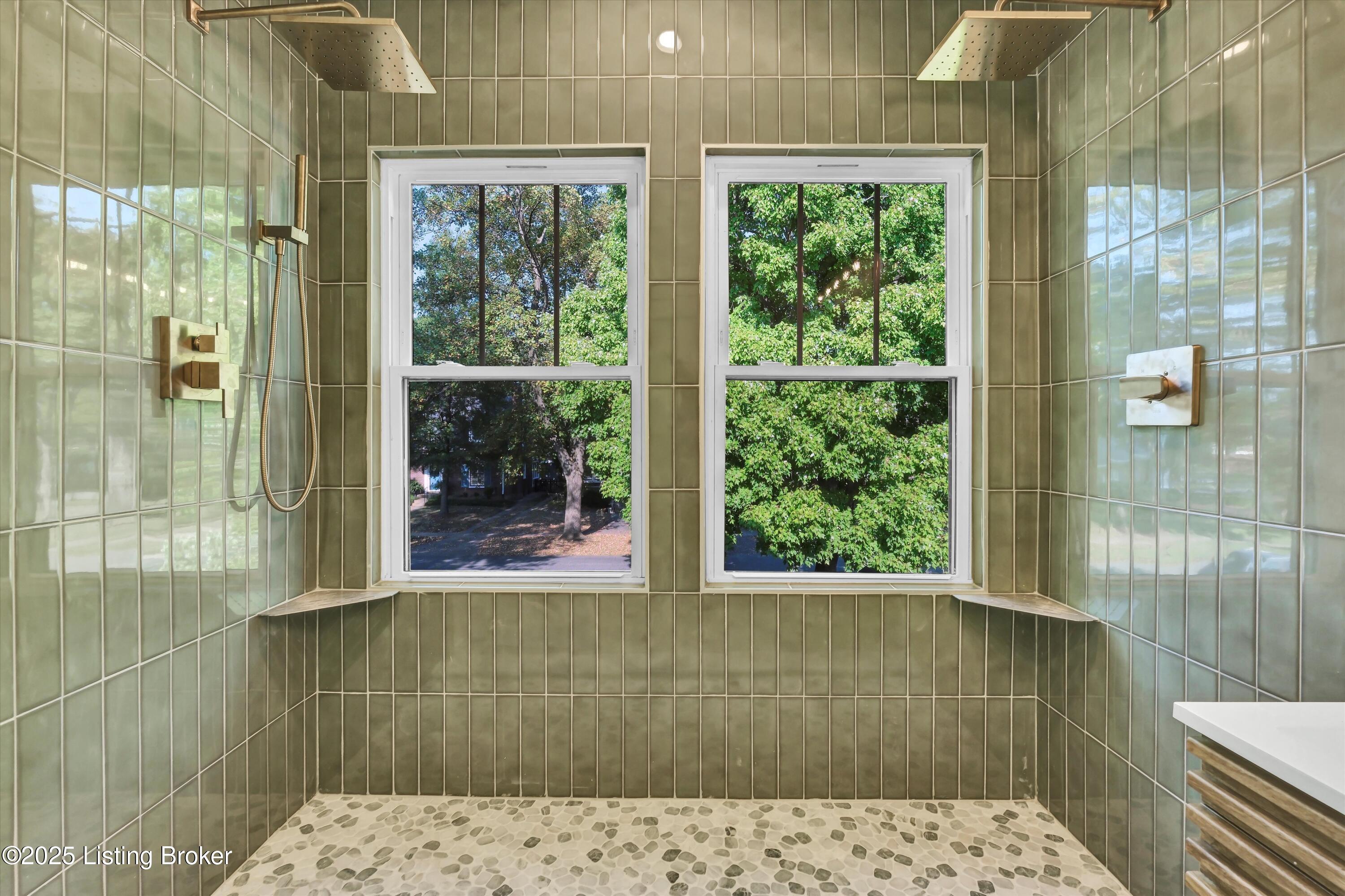 Louisville, Kentucky, 40205, United States, 4 Bedrooms Bedrooms, ,5 BathroomsBathrooms,Residential,Active,1987233