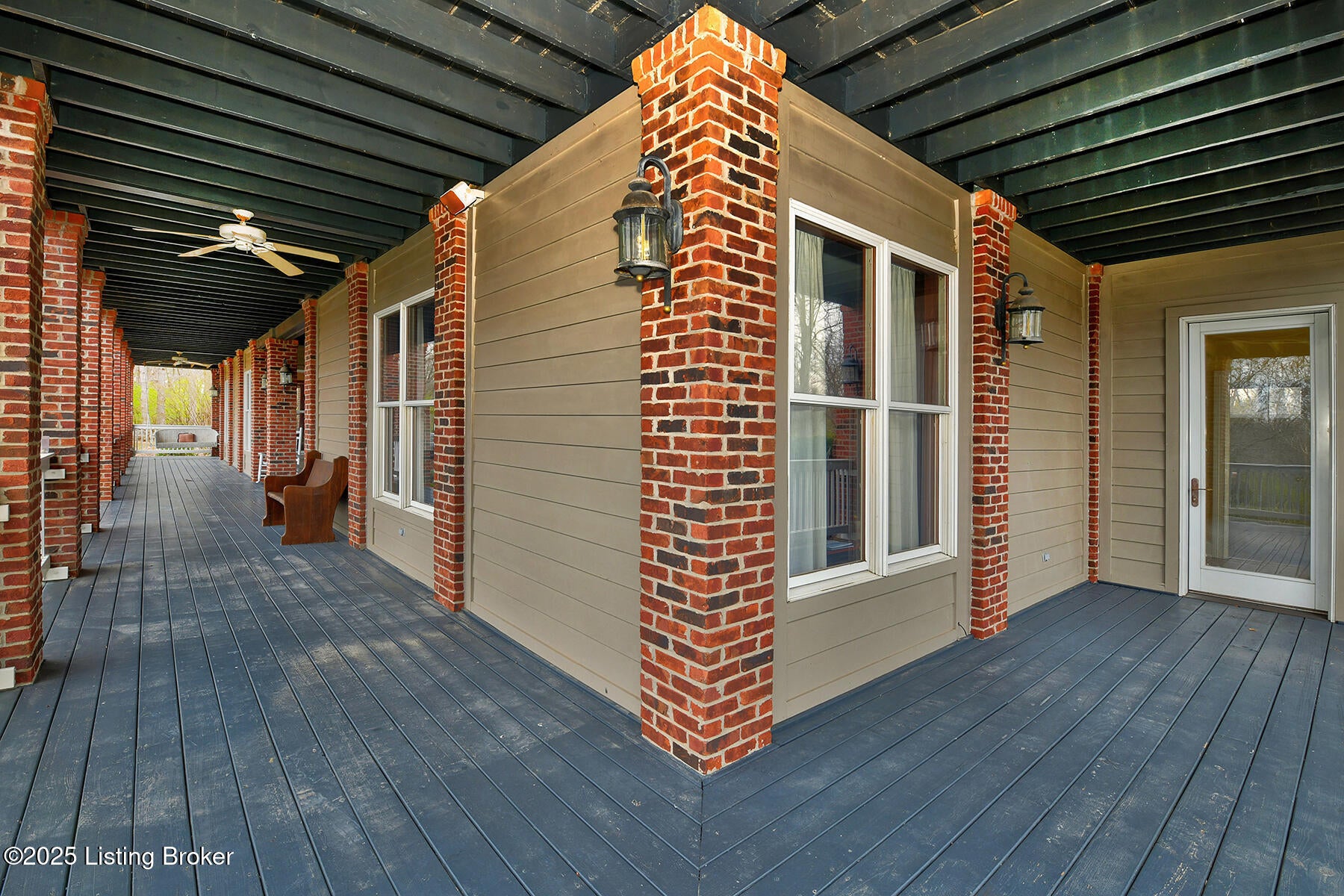 Louisville, Kentucky, 40220, United States, 5 Bedrooms Bedrooms, ,7 BathroomsBathrooms,Residential,Active,1953976