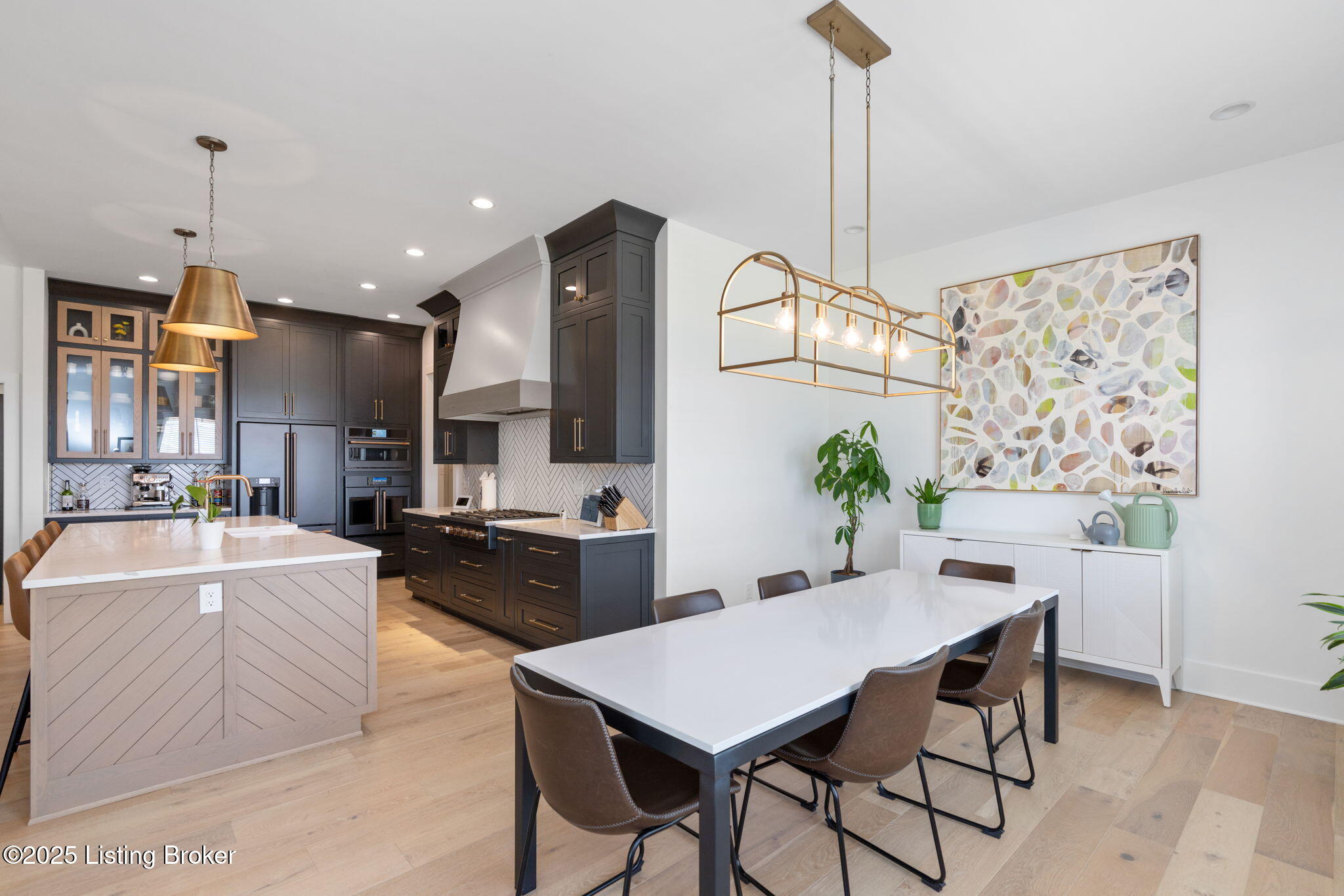 Crestwood, Kentucky, 40014, United States, 5 Bedrooms Bedrooms, ,5 BathroomsBathrooms,Residential,Active,1880027