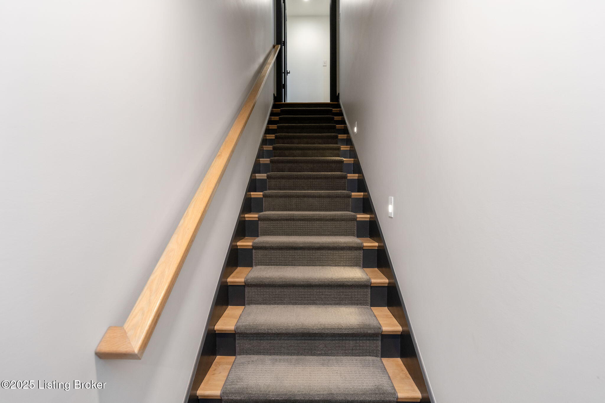 Crestwood, Kentucky, 40014, United States, 5 Bedrooms Bedrooms, ,5 BathroomsBathrooms,Residential,Active,1880027