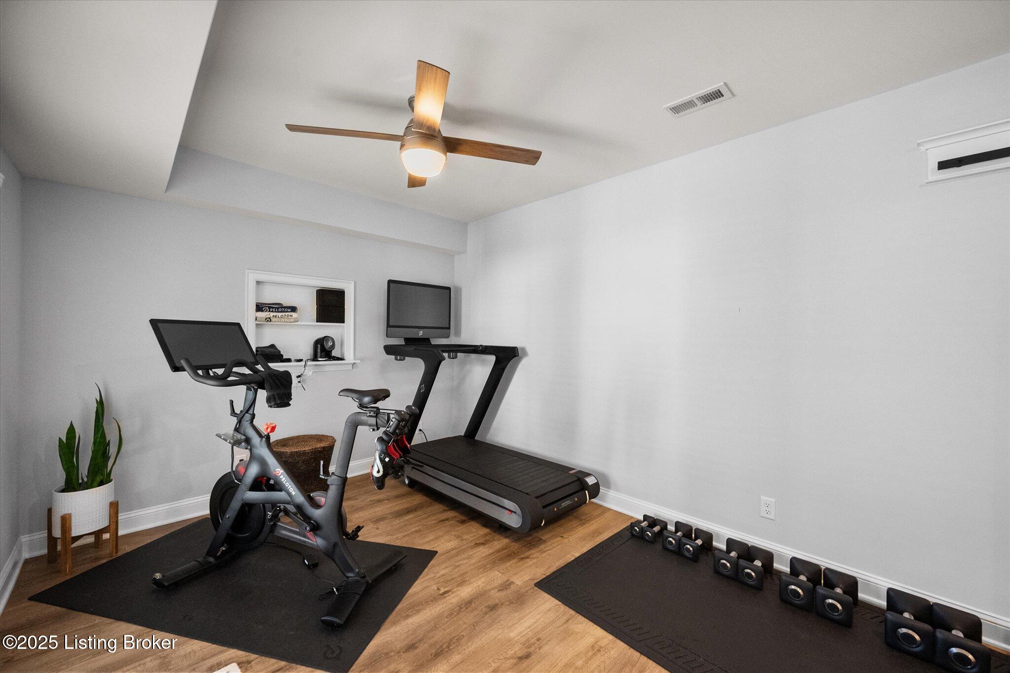 Crestwood, Kentucky, 40014, United States, 6 Bedrooms Bedrooms, ,5 BathroomsBathrooms,Residential,Active,1926918