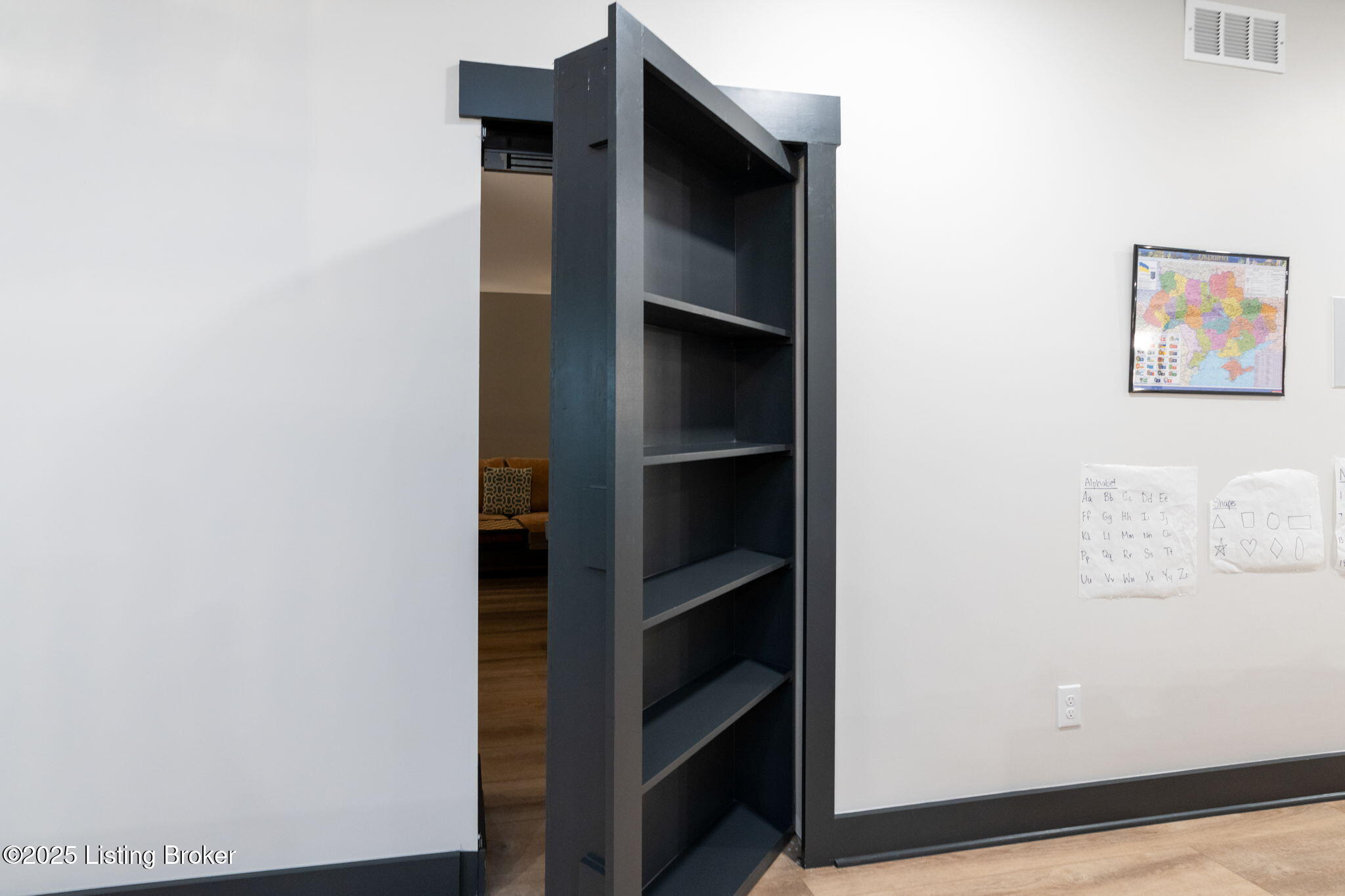 Crestwood, Kentucky, 40014, United States, 5 Bedrooms Bedrooms, ,5 BathroomsBathrooms,Residential,Active,1880027