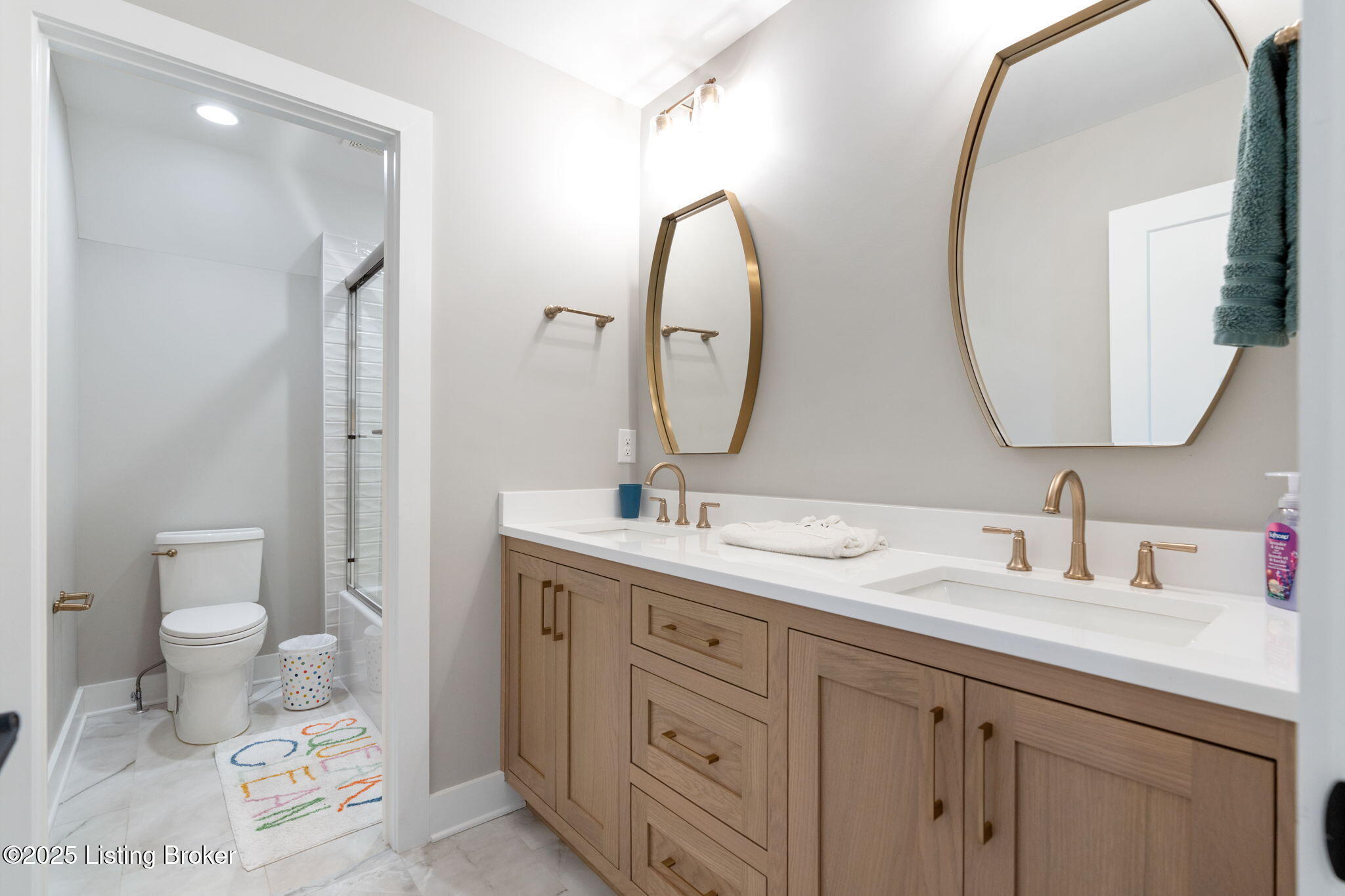 Crestwood, Kentucky, 40014, United States, 5 Bedrooms Bedrooms, ,5 BathroomsBathrooms,Residential,Active,1880027