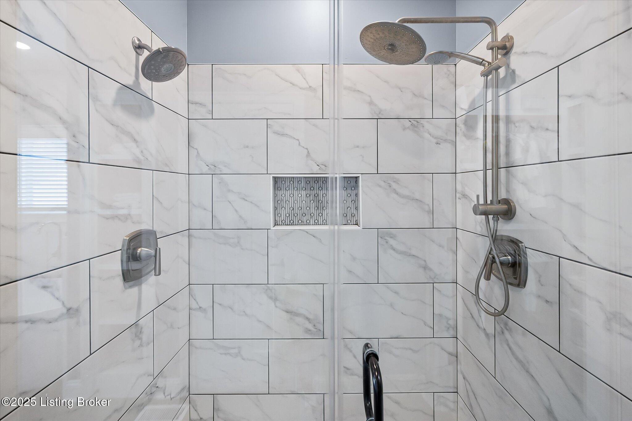 Crestwood, Kentucky, 40014, United States, 6 Bedrooms Bedrooms, ,5 BathroomsBathrooms,Residential,Active,1926918