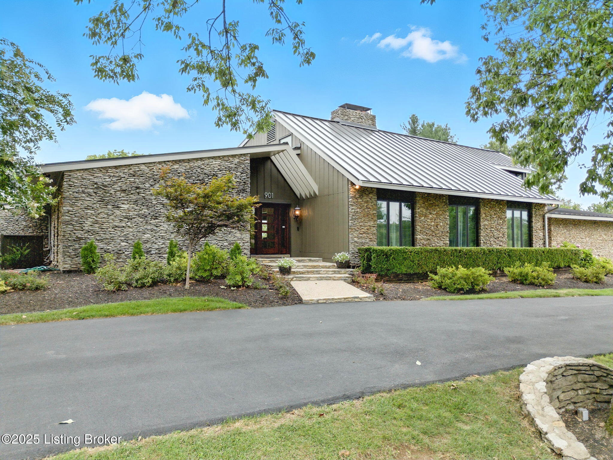 Louisville, Kentucky, 40222, United States, 5 Bedrooms Bedrooms, ,5 BathroomsBathrooms,Residential,Active,1929431