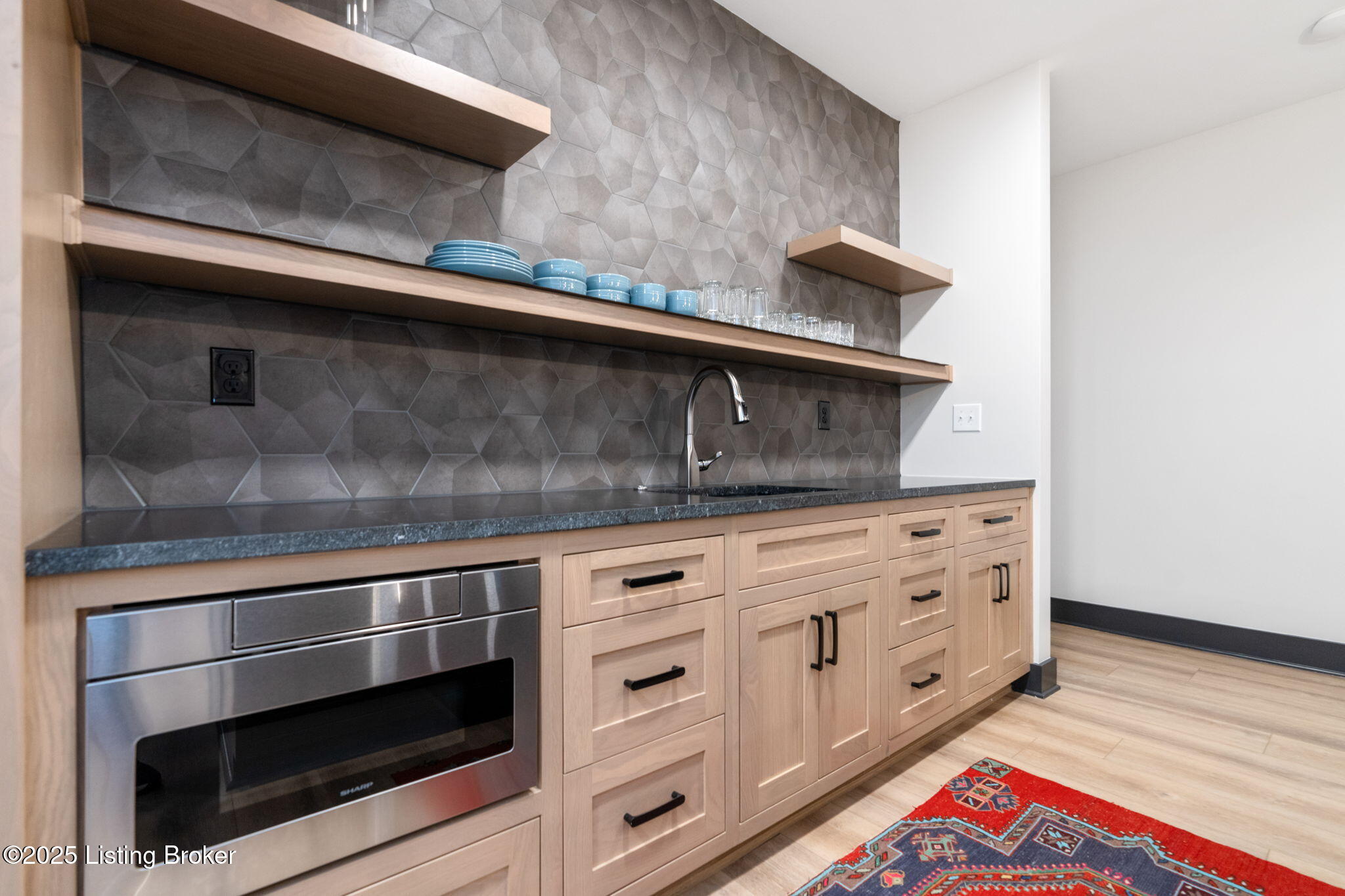 Crestwood, Kentucky, 40014, United States, 5 Bedrooms Bedrooms, ,5 BathroomsBathrooms,Residential,Active,1880027