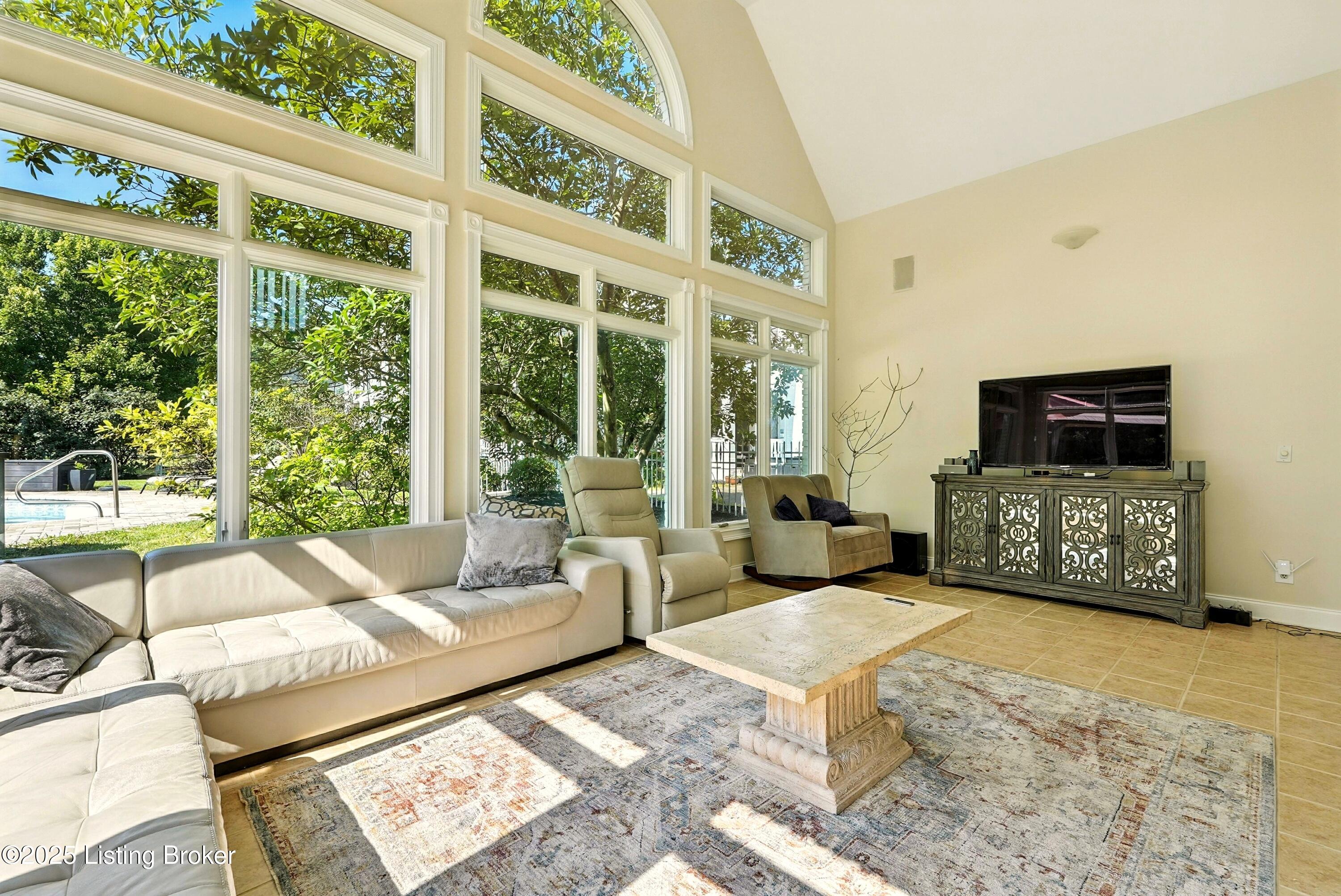 Louisville, Kentucky, 40223, United States, 5 Bedrooms Bedrooms, ,5 BathroomsBathrooms,Residential,Active,1968407