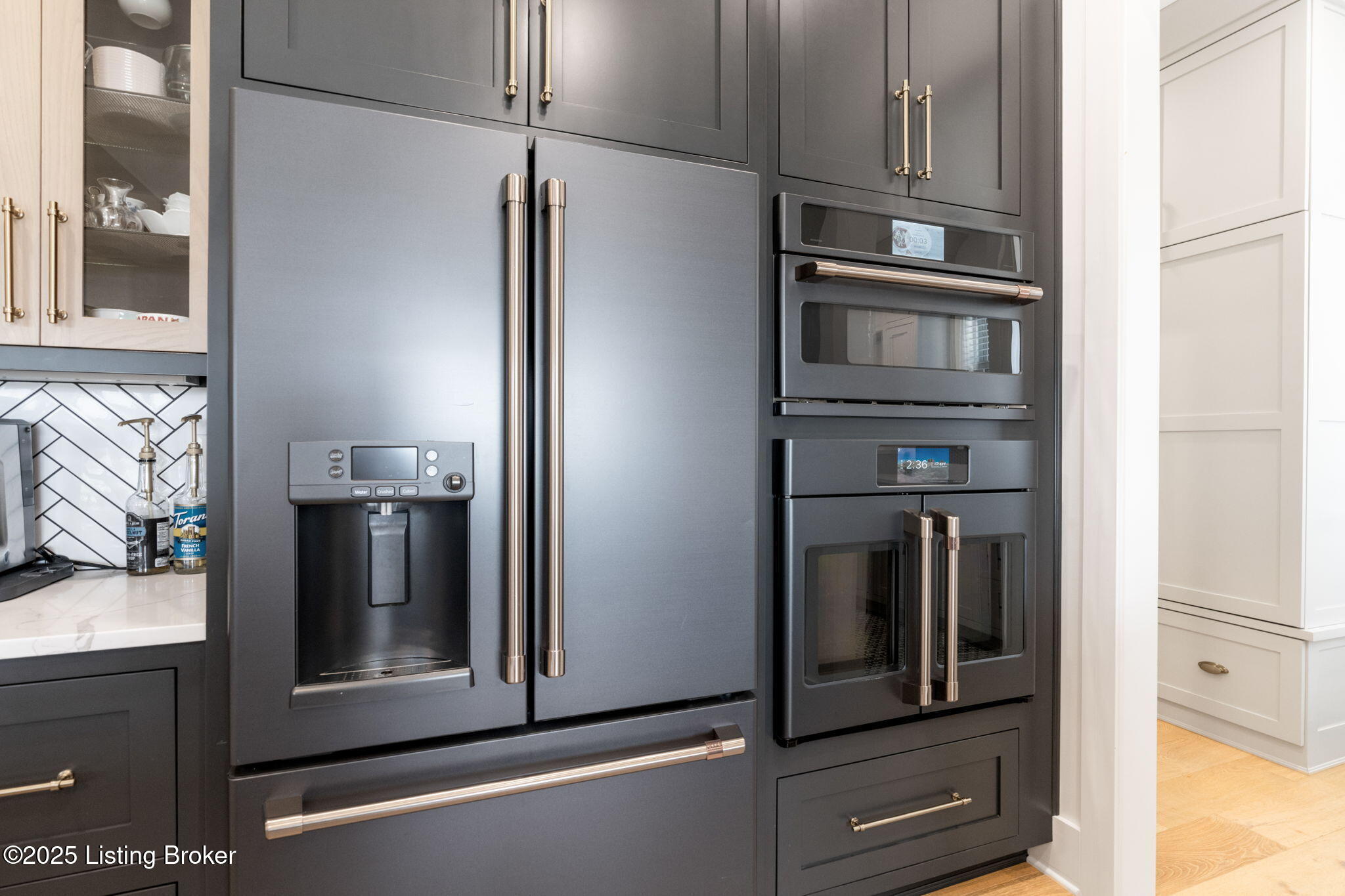 Crestwood, Kentucky, 40014, United States, 5 Bedrooms Bedrooms, ,5 BathroomsBathrooms,Residential,Active,1880027