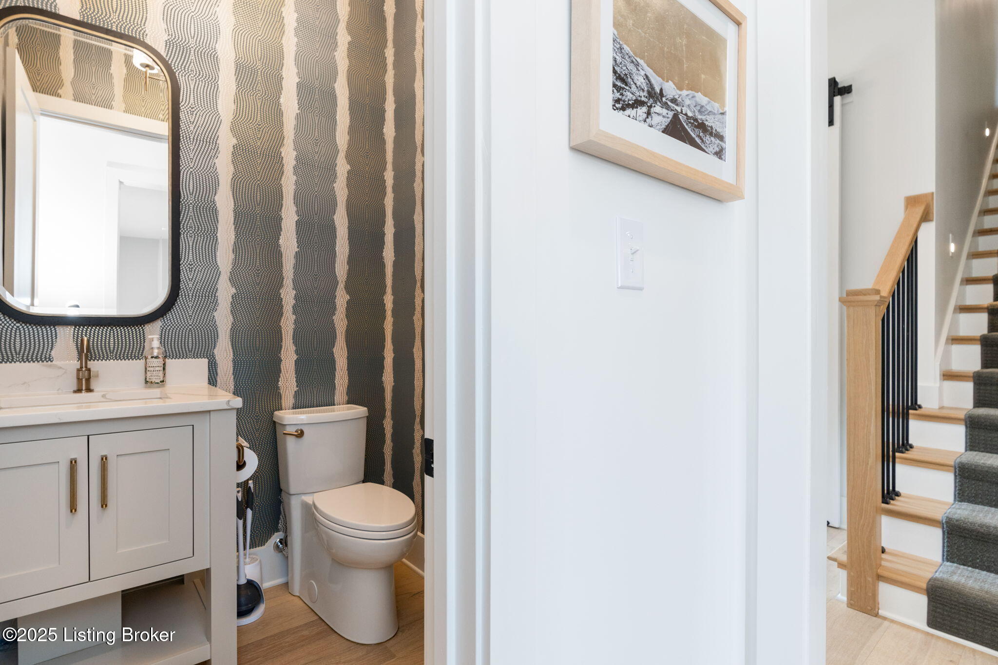 Crestwood, Kentucky, 40014, United States, 5 Bedrooms Bedrooms, ,5 BathroomsBathrooms,Residential,Active,1880027