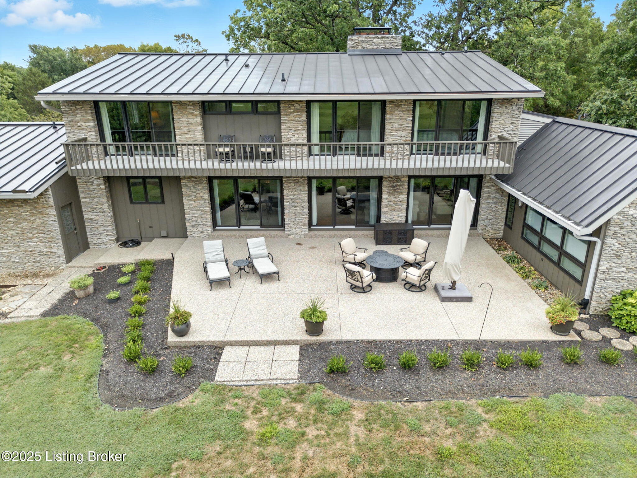 Louisville, Kentucky, 40222, United States, 5 Bedrooms Bedrooms, ,5 BathroomsBathrooms,Residential,Active,1929431