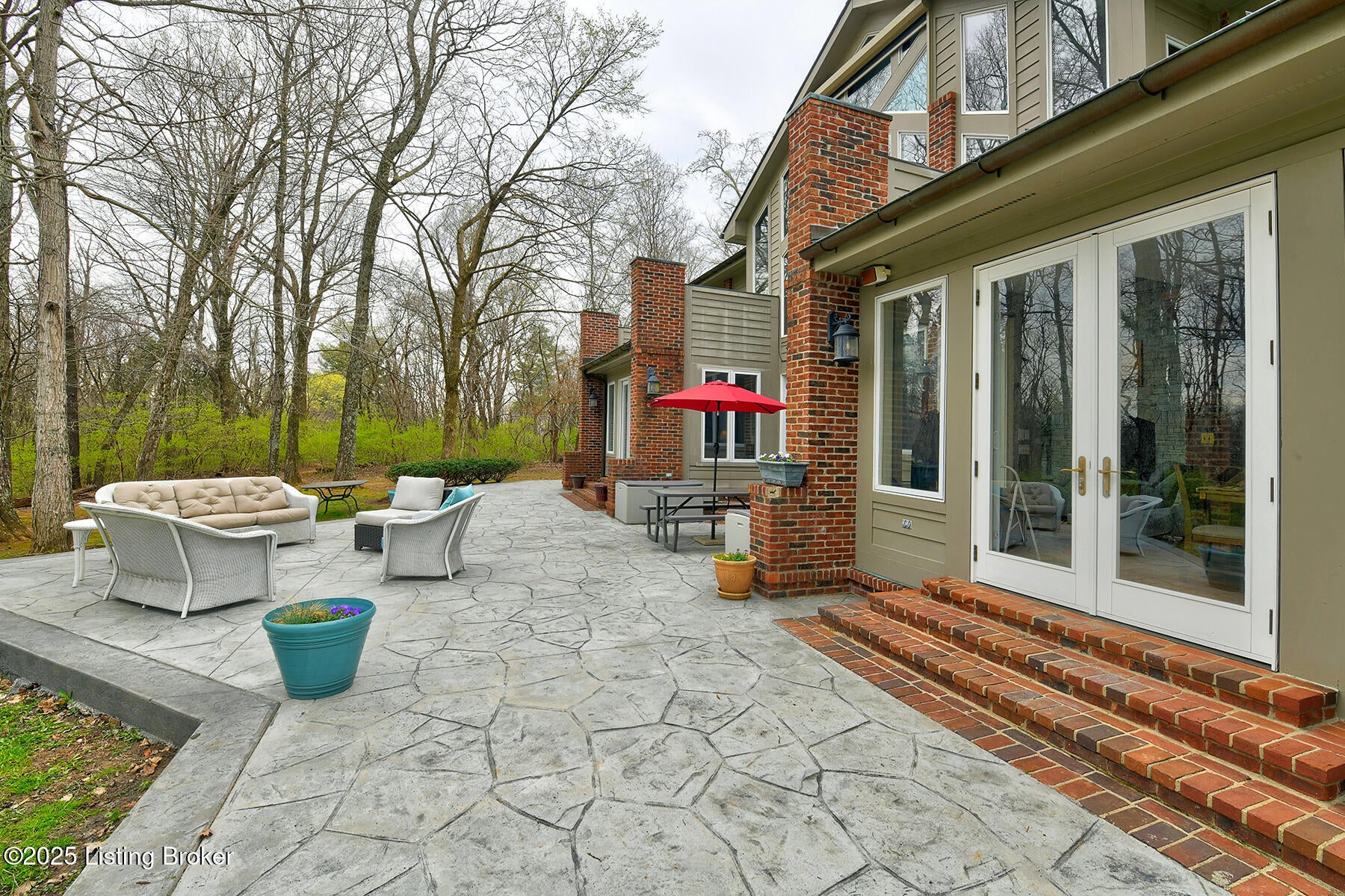 Louisville, Kentucky, 40220, United States, 5 Bedrooms Bedrooms, ,7 BathroomsBathrooms,Residential,Active,1953976