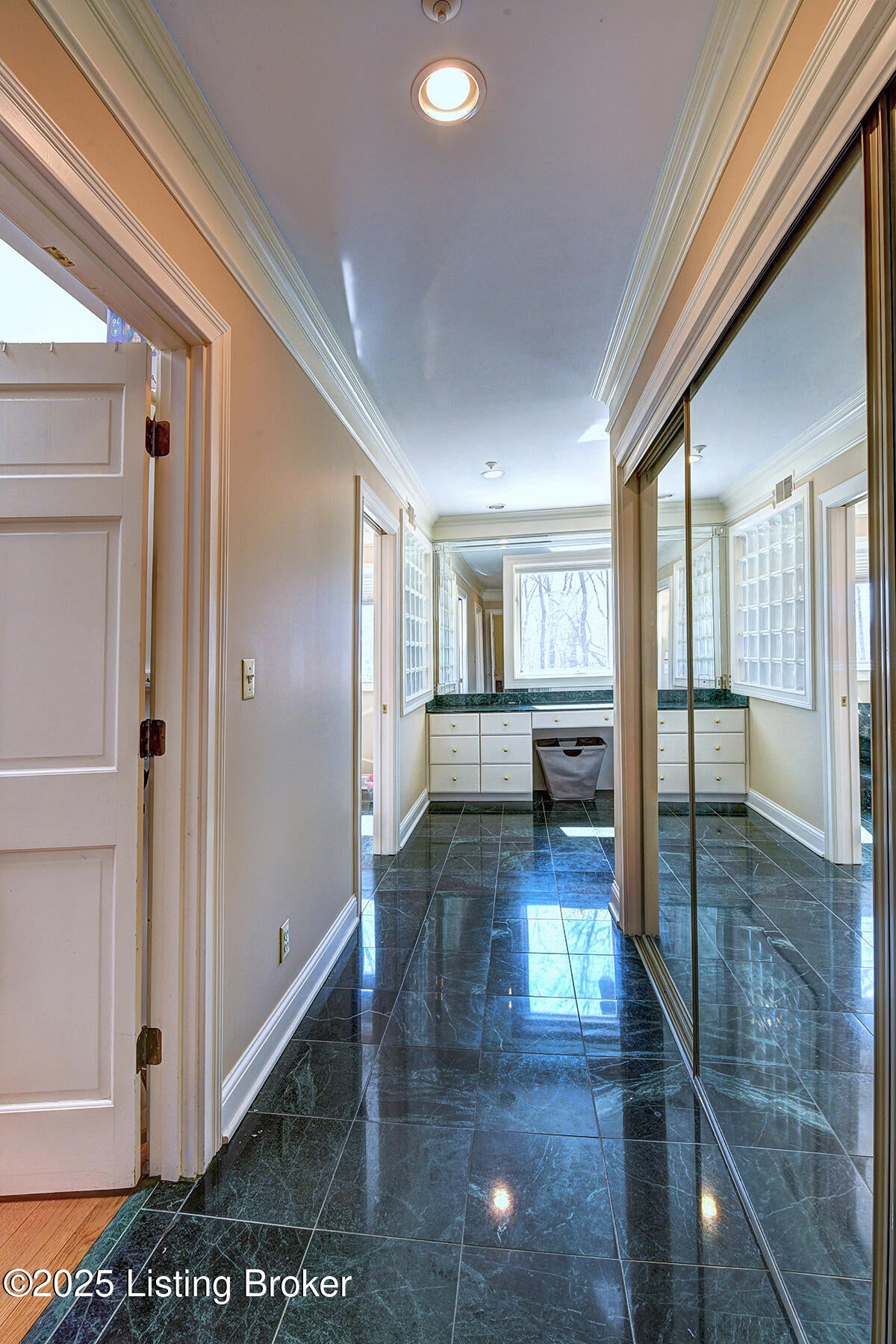 Louisville, Kentucky, 40220, United States, 5 Bedrooms Bedrooms, ,7 BathroomsBathrooms,Residential,Active,1953976