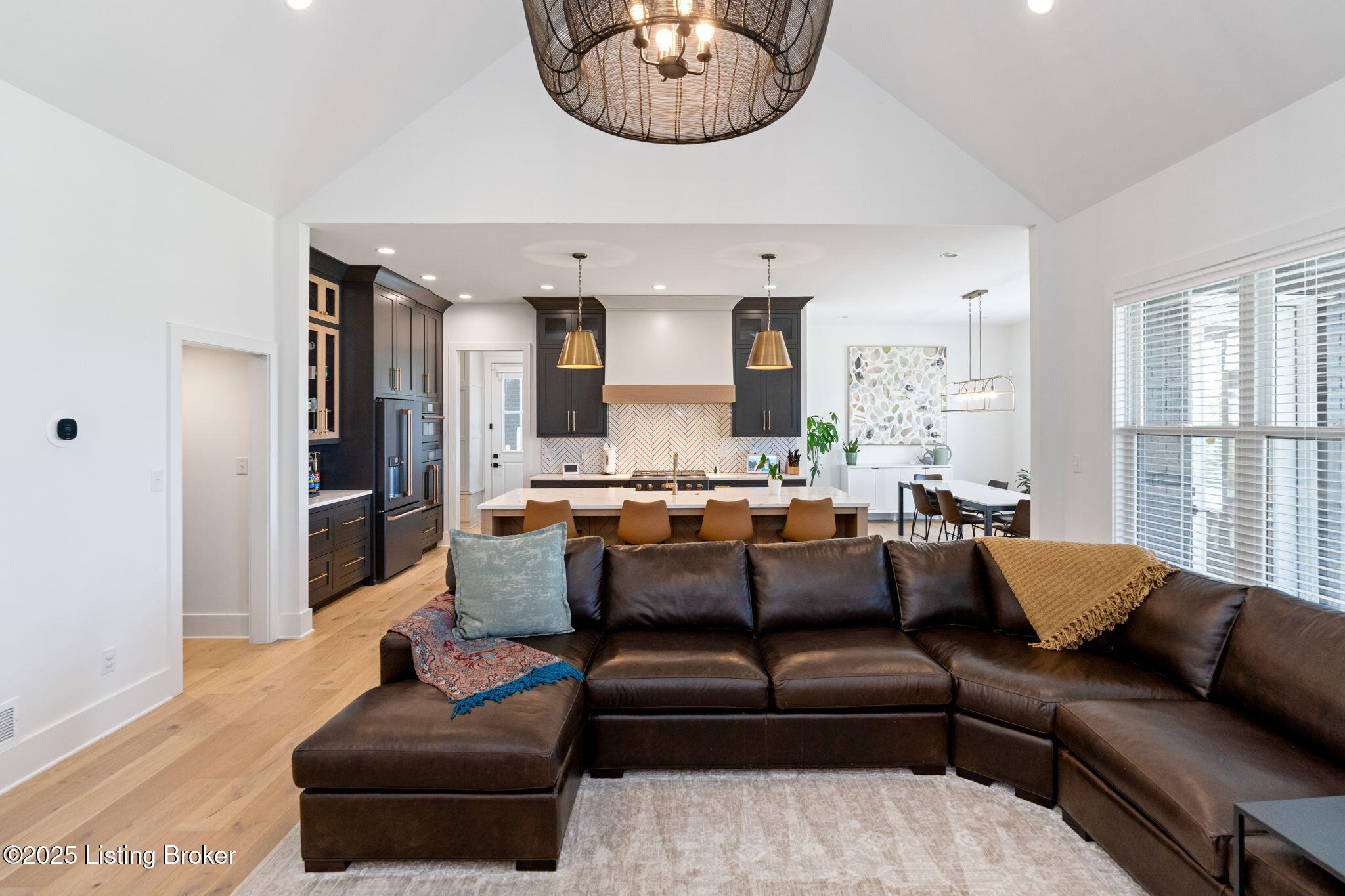 Crestwood, Kentucky, 40014, United States, 5 Bedrooms Bedrooms, ,5 BathroomsBathrooms,Residential,Active,1880027