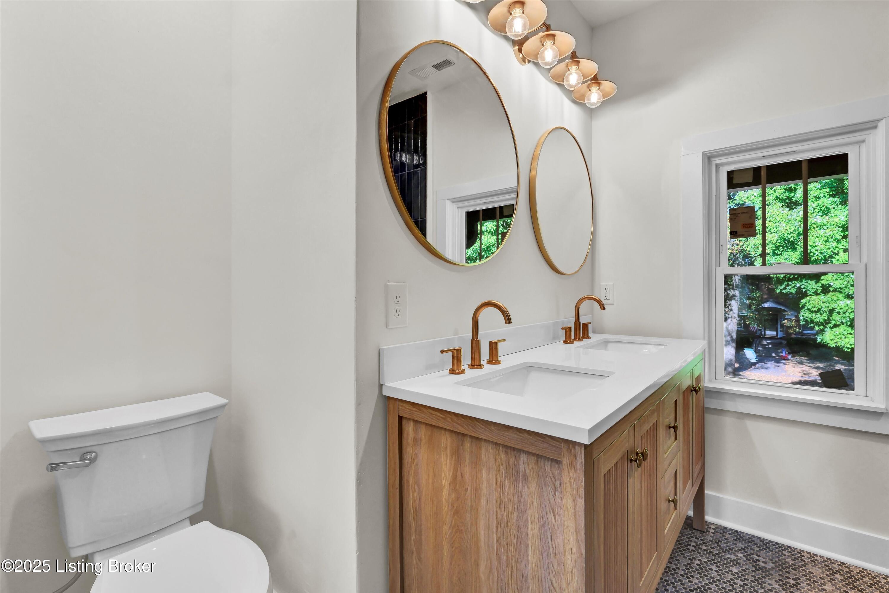 Louisville, Kentucky, 40205, United States, 4 Bedrooms Bedrooms, ,5 BathroomsBathrooms,Residential,Active,1987233