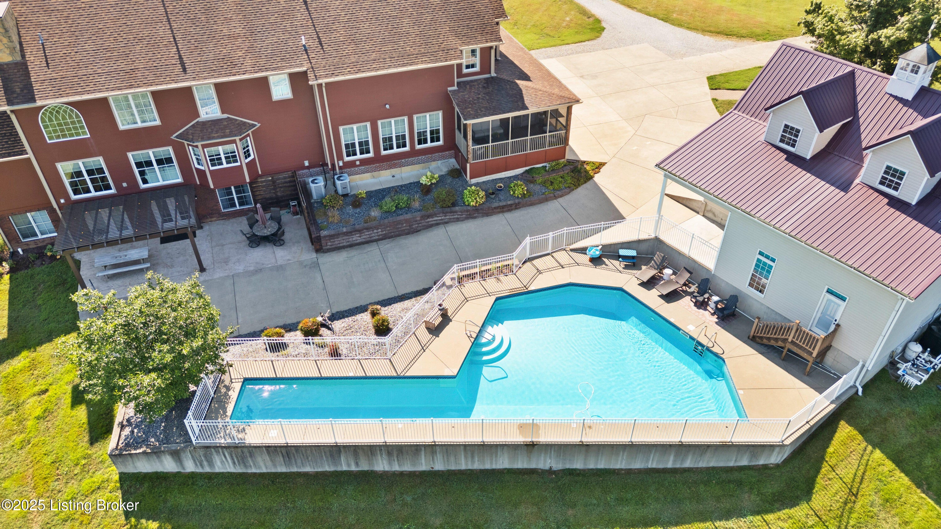 Louisville, Kentucky, 40272, United States, 6 Bedrooms Bedrooms, ,6 BathroomsBathrooms,Residential,Active,1929692