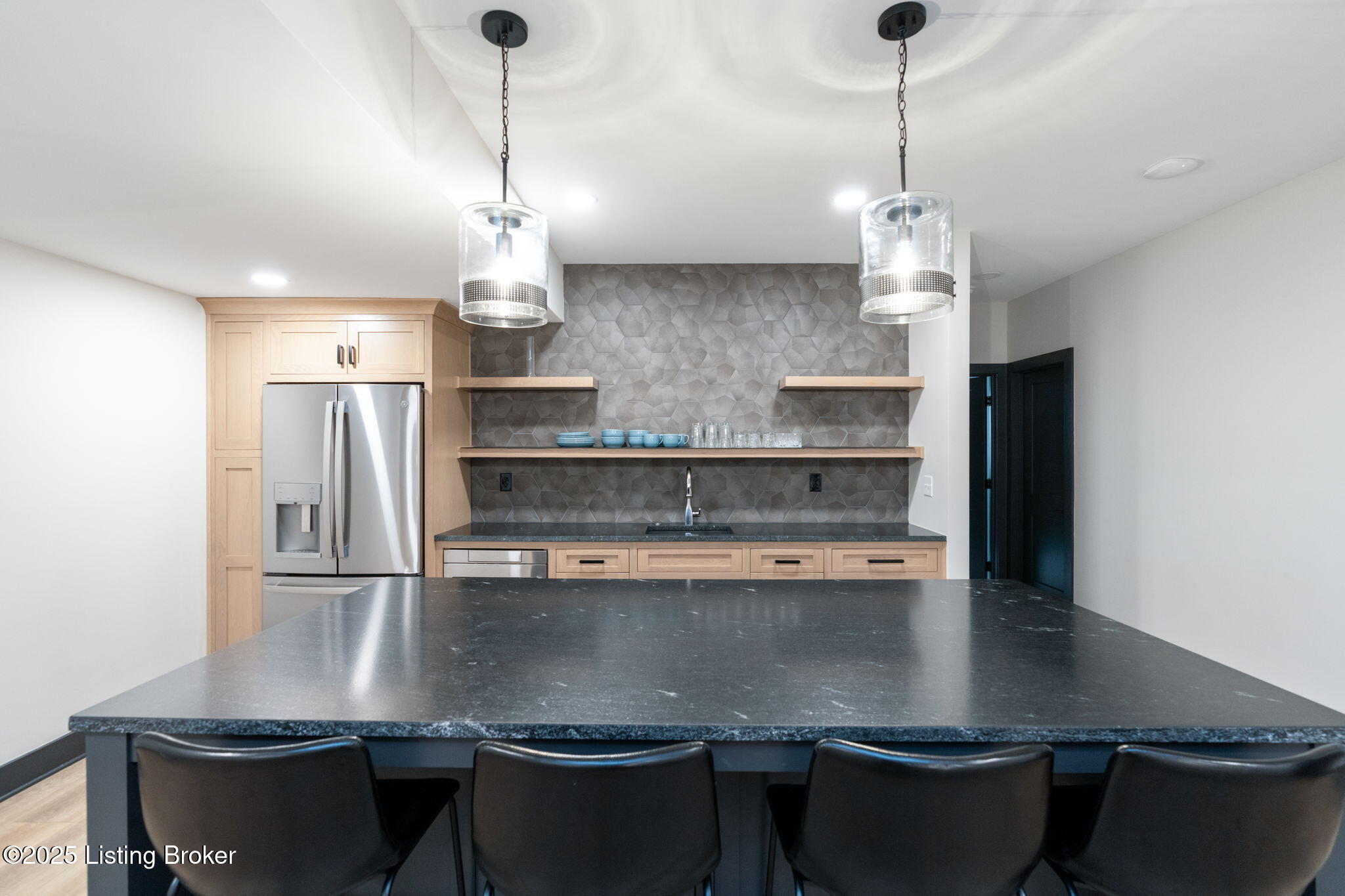 Crestwood, Kentucky, 40014, United States, 5 Bedrooms Bedrooms, ,5 BathroomsBathrooms,Residential,Active,1880027