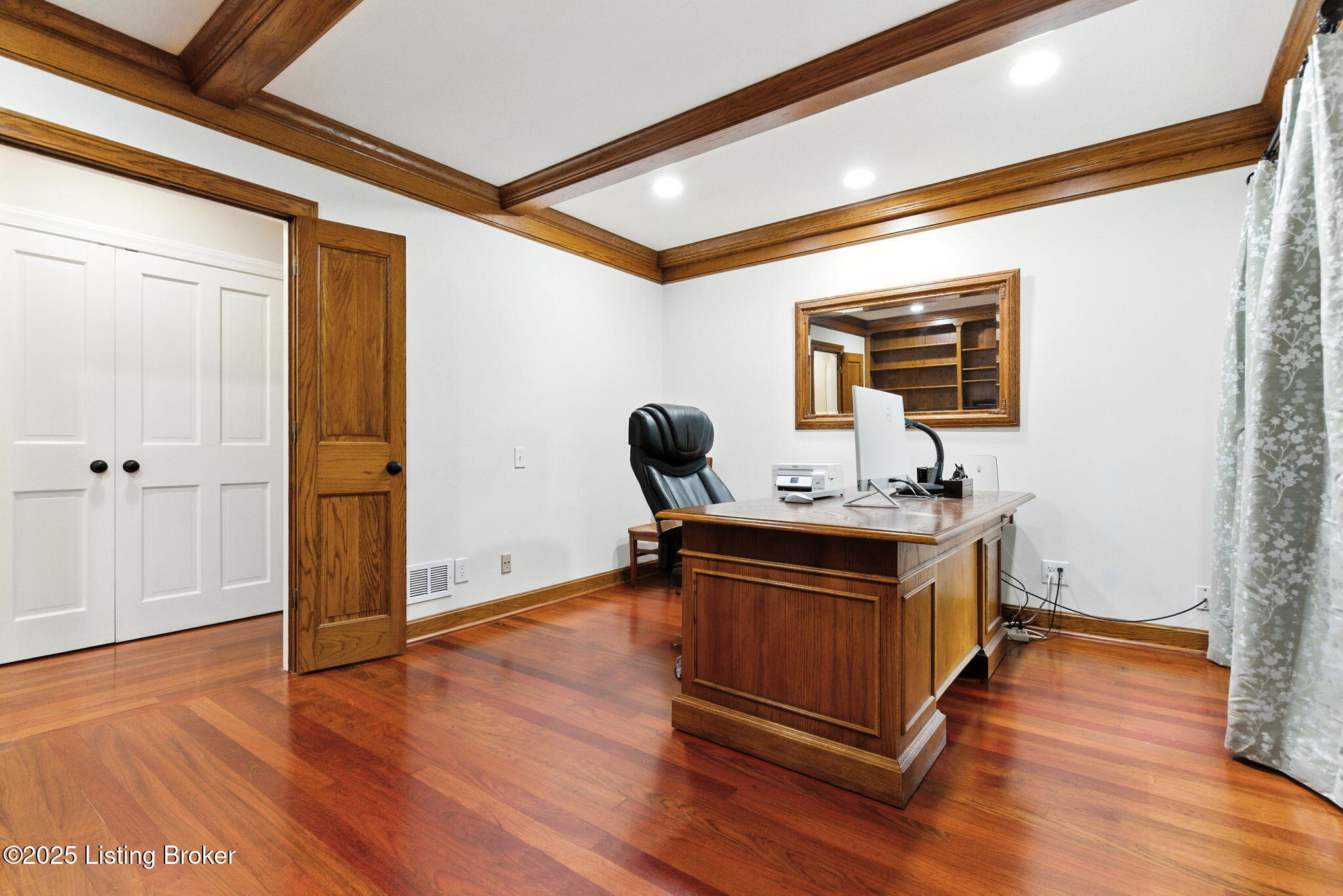 Louisville, Kentucky, 40222, United States, 5 Bedrooms Bedrooms, ,5 BathroomsBathrooms,Residential,Active,1929431