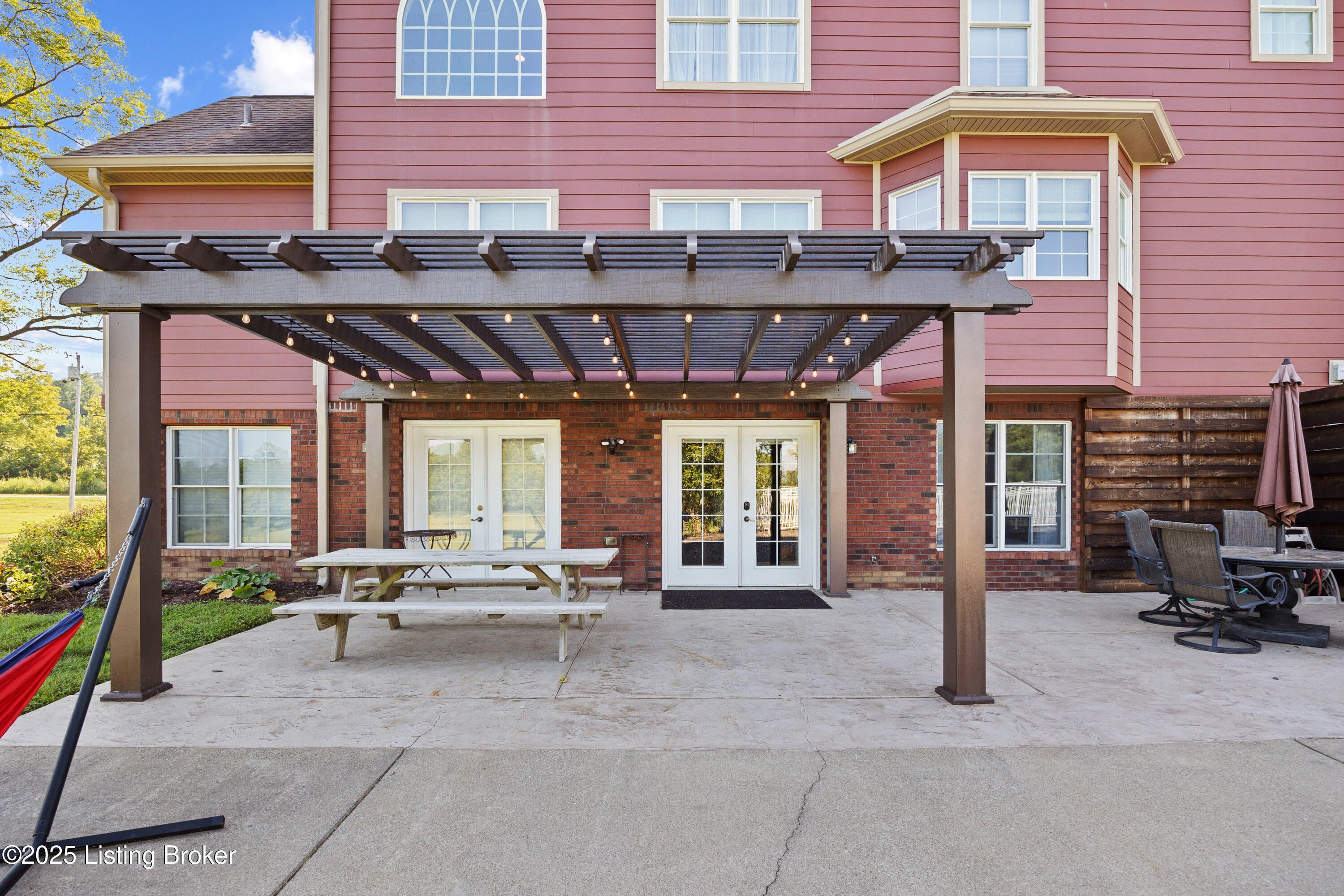 Louisville, Kentucky, 40272, United States, 6 Bedrooms Bedrooms, ,6 BathroomsBathrooms,Residential,Active,1929692