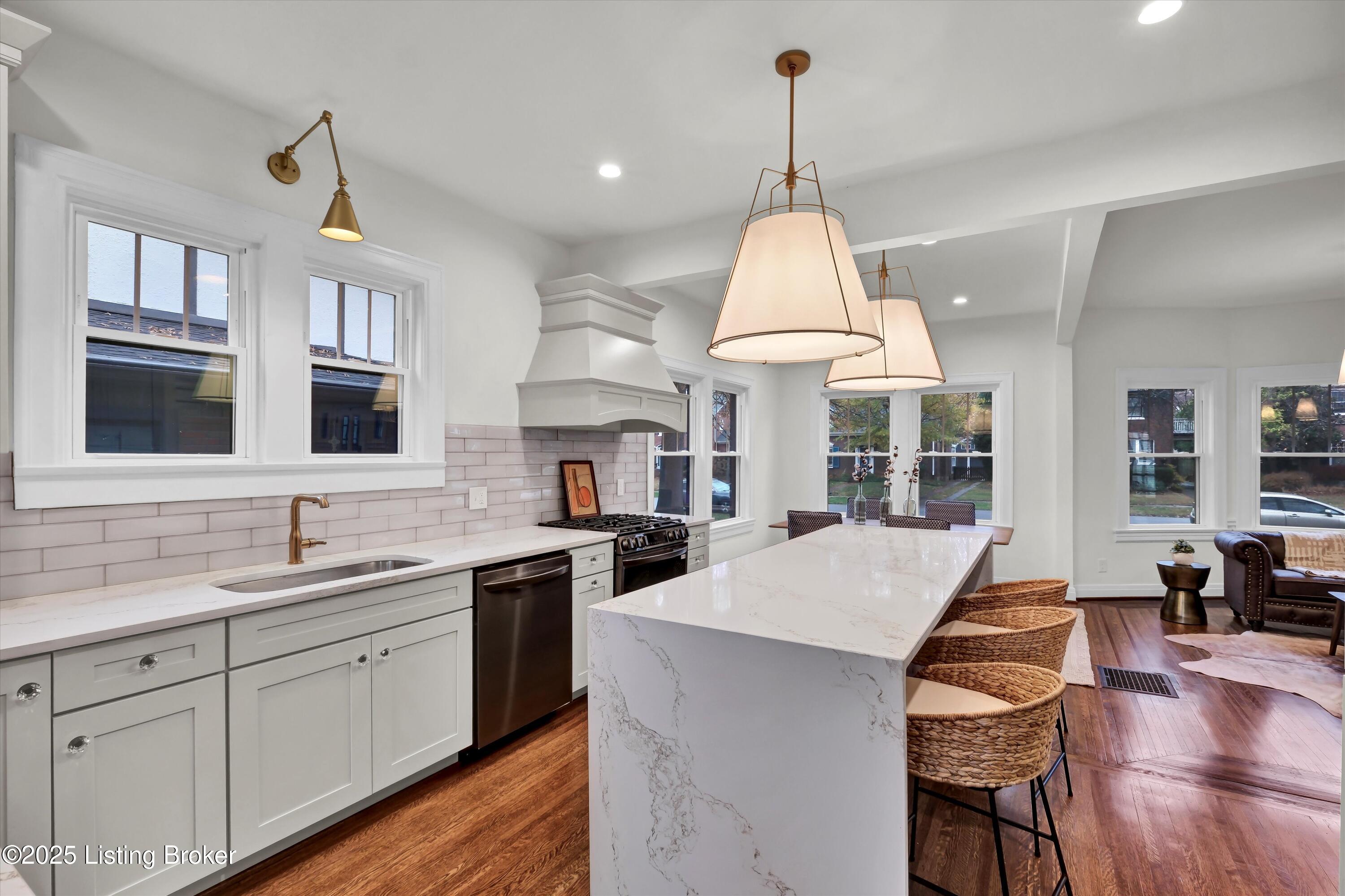 Louisville, Kentucky, 40205, United States, 4 Bedrooms Bedrooms, ,5 BathroomsBathrooms,Residential,Active,1996579