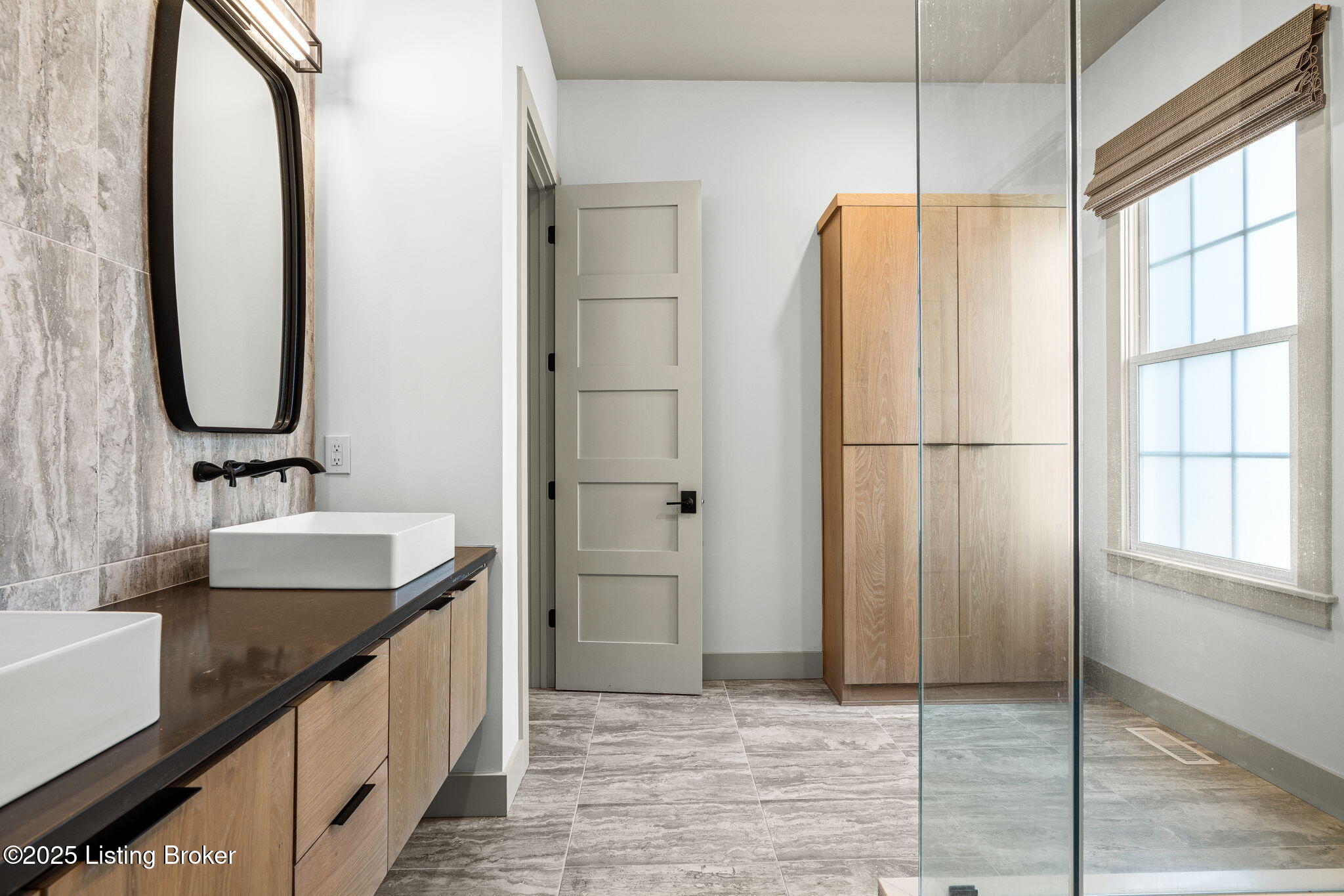 Prospect, Kentucky, 40059, United States, 6 Bedrooms Bedrooms, ,5 BathroomsBathrooms,Residential,Active,1926893