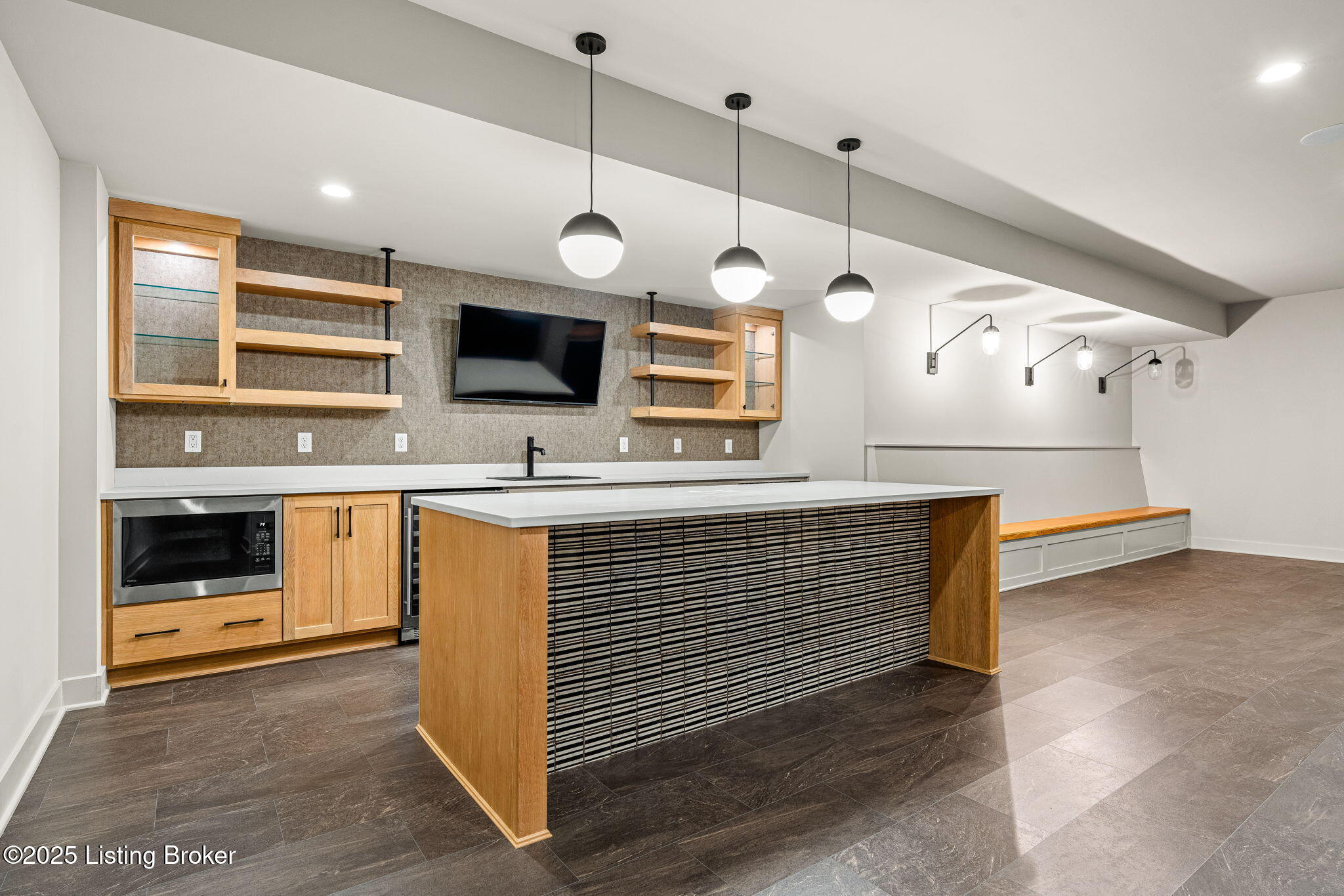 Prospect, Kentucky, 40059, United States, 6 Bedrooms Bedrooms, ,5 BathroomsBathrooms,Residential,Active,1926893