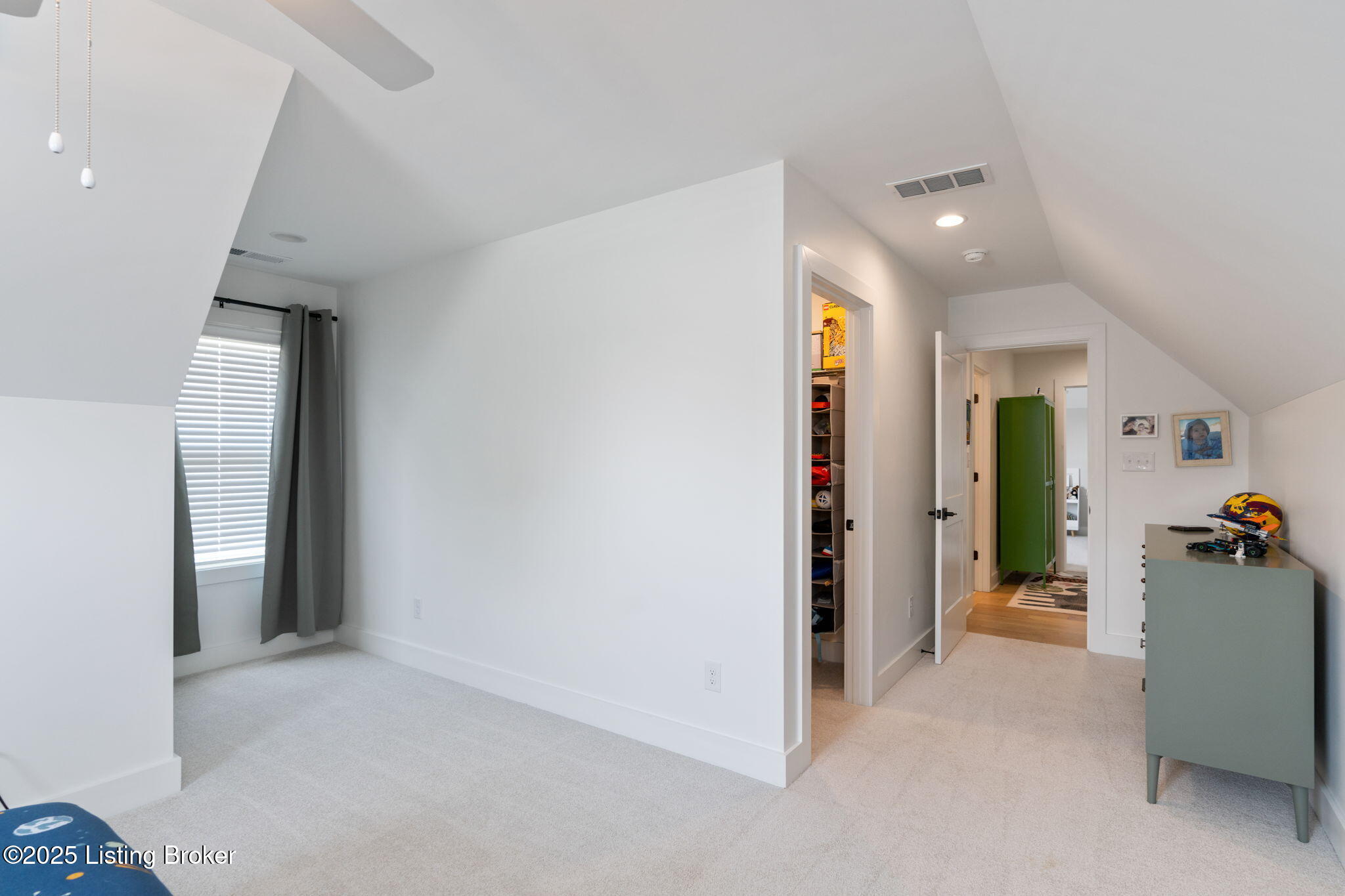 Crestwood, Kentucky, 40014, United States, 5 Bedrooms Bedrooms, ,5 BathroomsBathrooms,Residential,Active,1880027