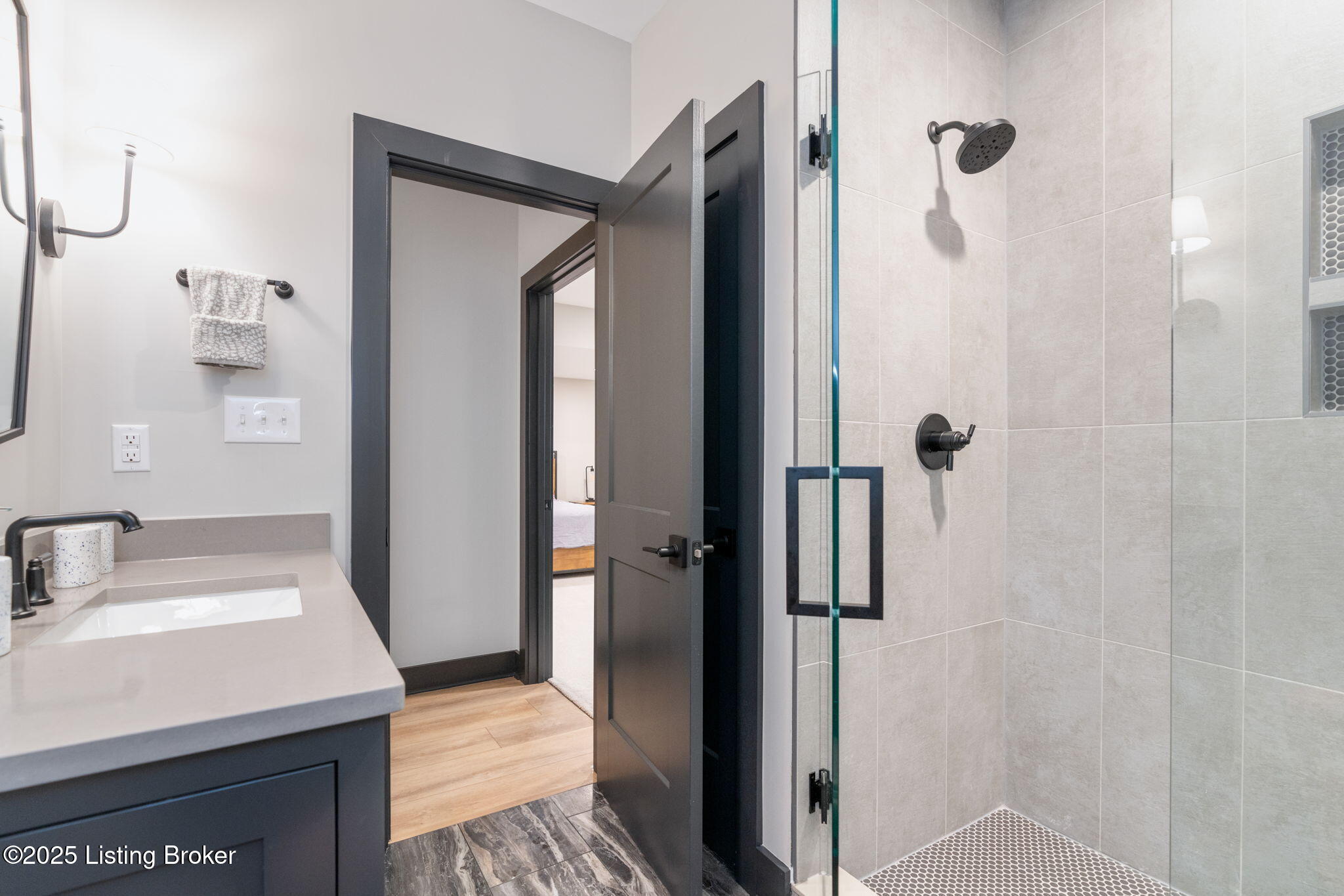 Crestwood, Kentucky, 40014, United States, 5 Bedrooms Bedrooms, ,5 BathroomsBathrooms,Residential,Active,1880027