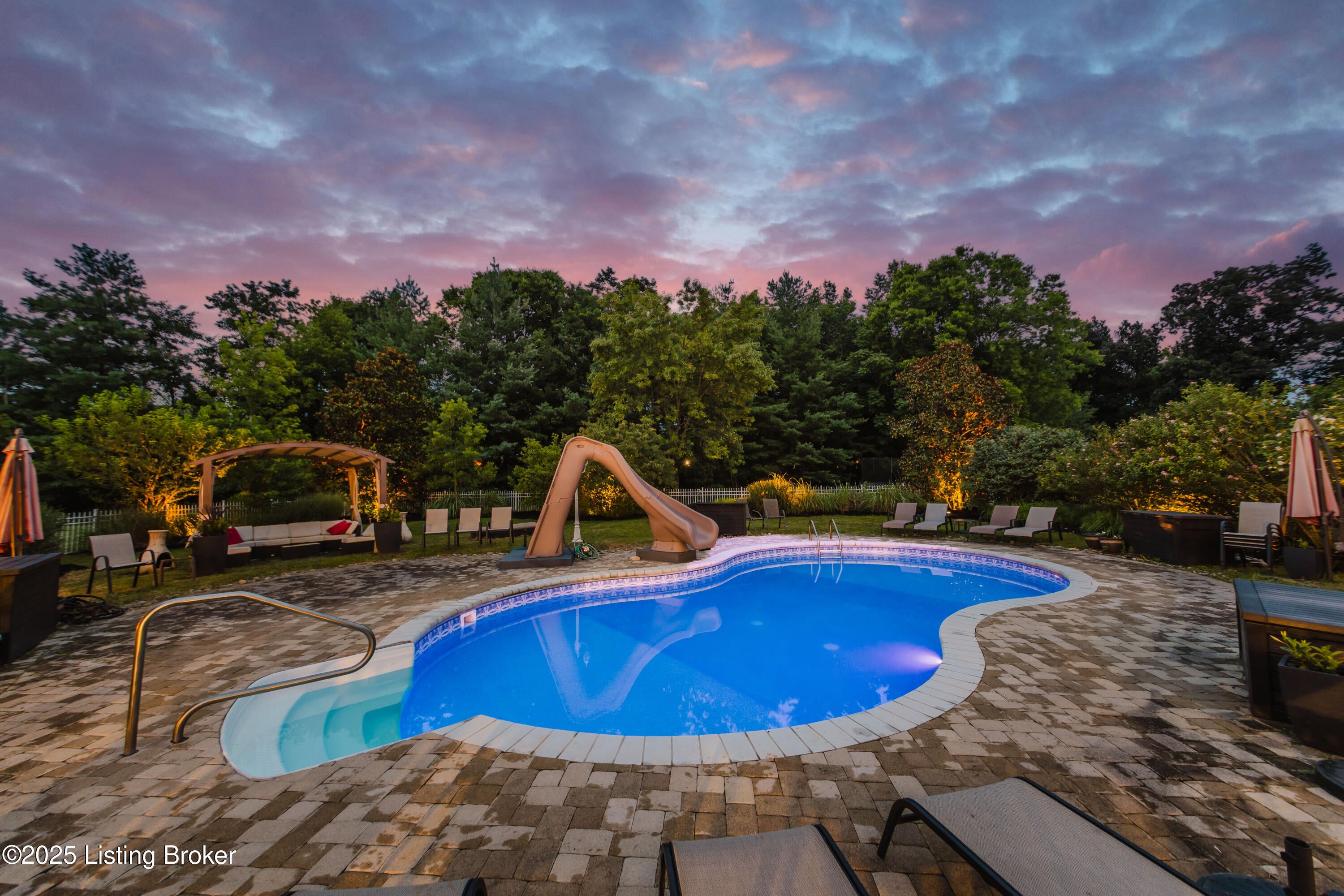 Louisville, Kentucky, 40223, United States, 5 Bedrooms Bedrooms, ,5 BathroomsBathrooms,Residential,Active,1968407