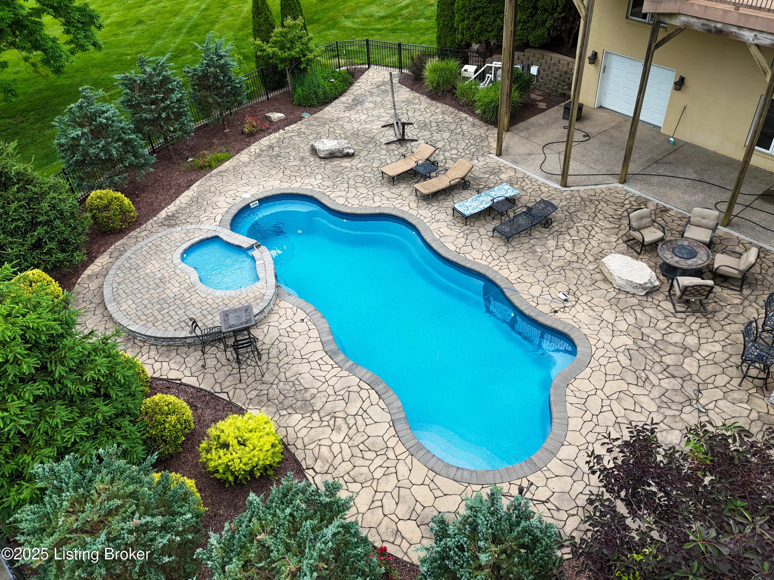 Prospect, Kentucky, 40059, United States, ,5 BathroomsBathrooms,Residential,Active,1849523